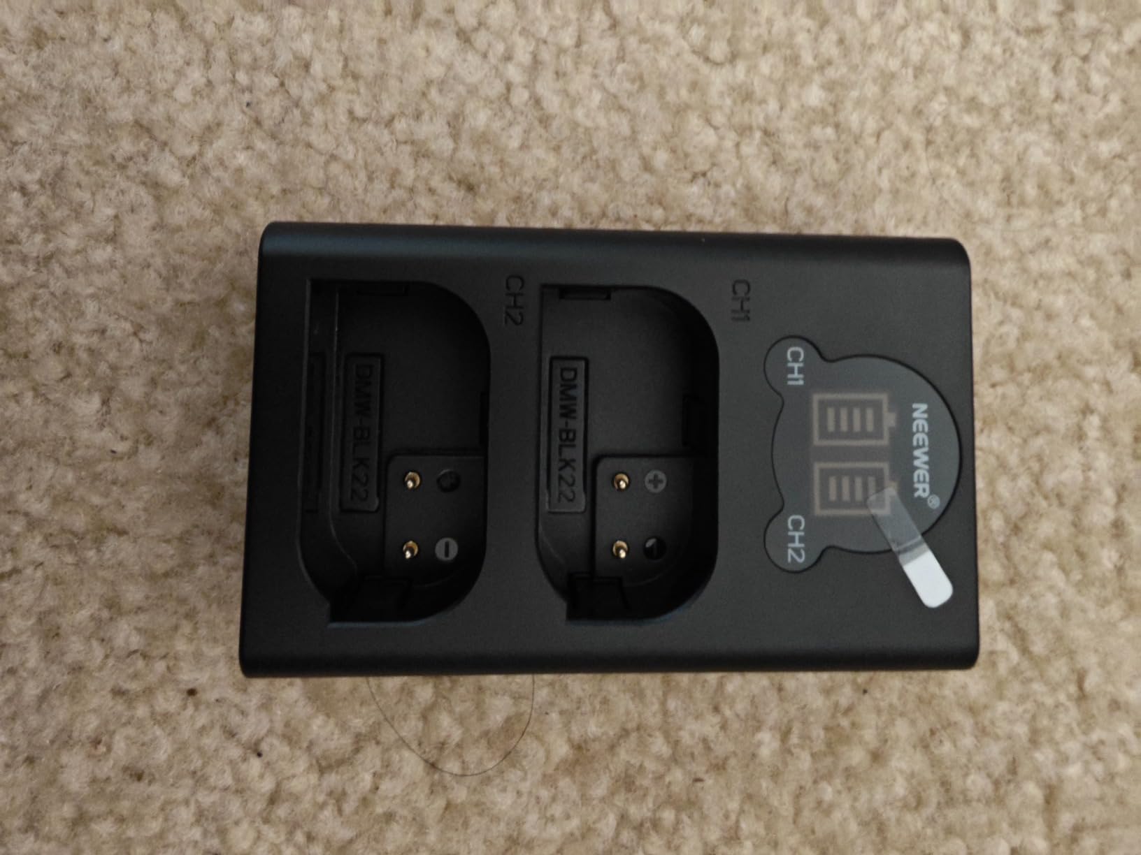 NEEWER Replacement Battery and Charger Set for DMW-BLK22, Compatible with Panasonic Lumix DC-S5 GH5 II S5 II GH6 S5 IIX S9, 2 Pack 2400 mAh Batteries and Type C Dual Channel USB Charger customer photo 2
