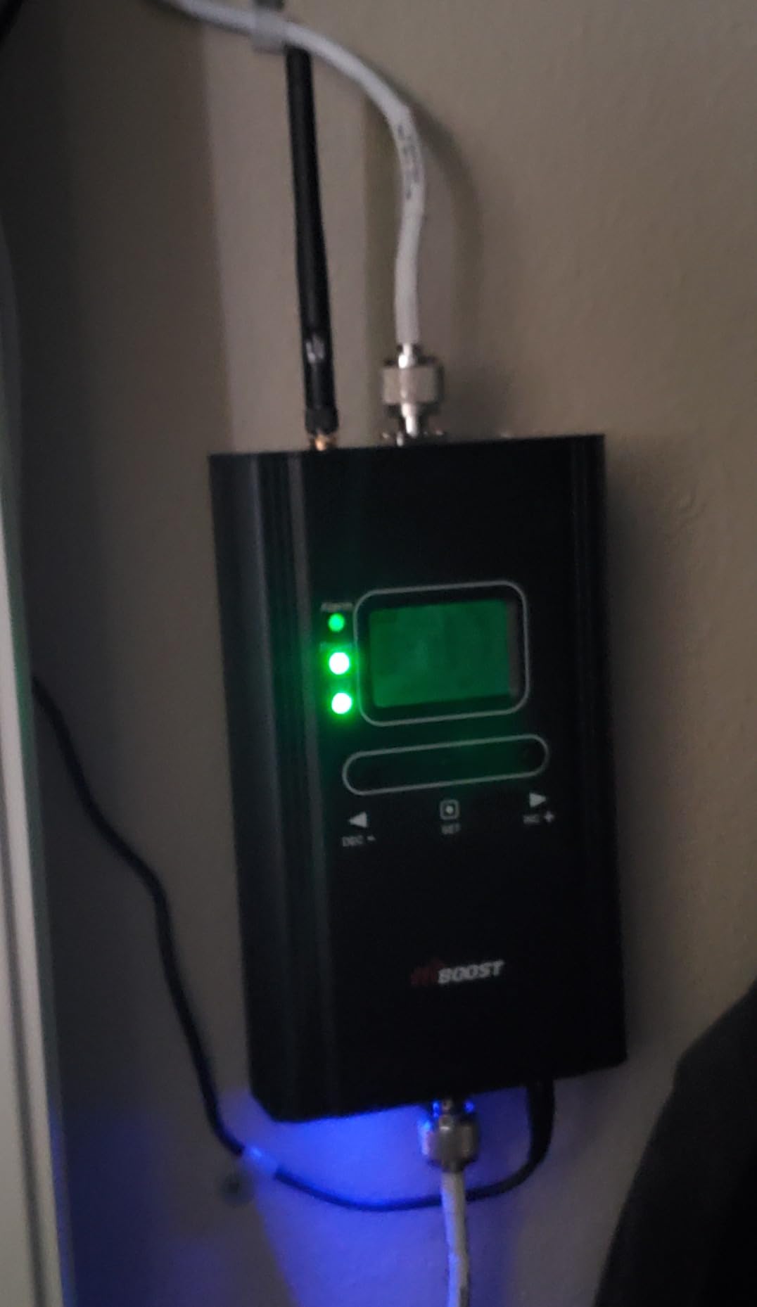 Cell Phone Signal Booster for Home up to 3000 Sq.Ft | Boost 4G 5G Cellular Signal Amplifier 65dB for T-Mobile, AT&T Verizon All U.S Carriers with 2 Indoor Antennas Band 12/17/13/5/25/2/4 customer photo 1