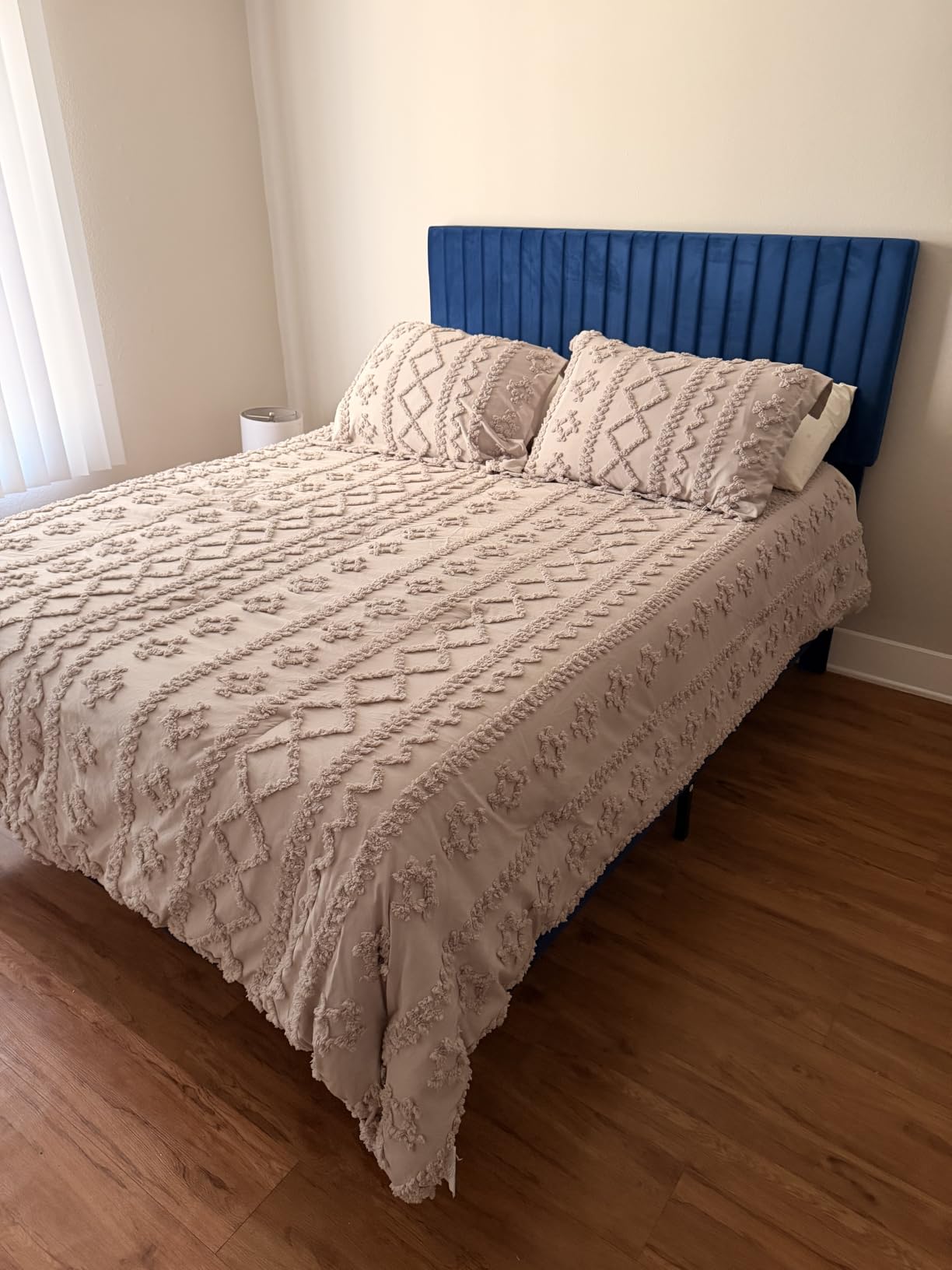 Allewie Full Bed Frame, Velvet Upholstered Platform Bed with Adjustable Vertical Channel Tufted Headboard customer photo 1