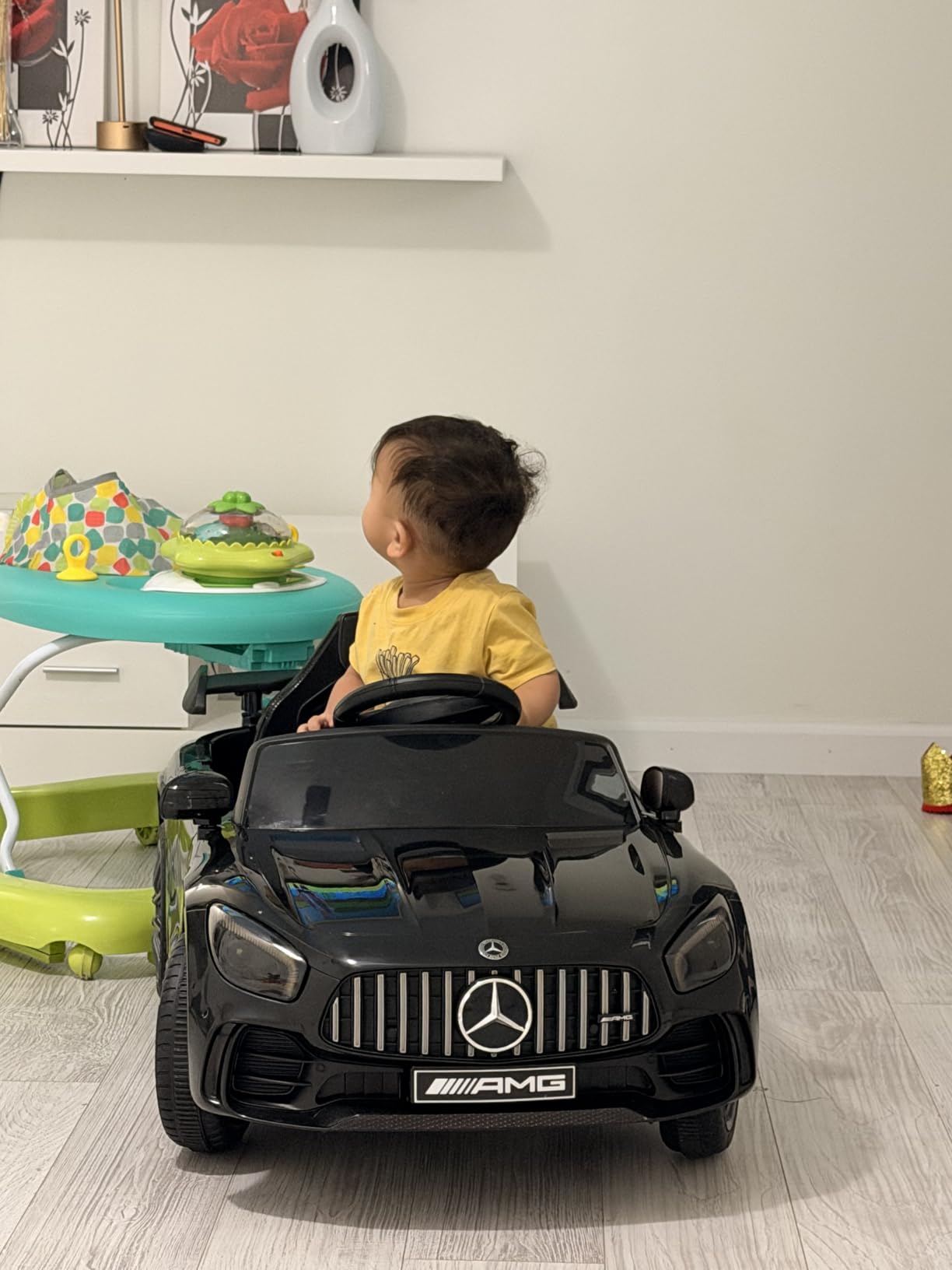 Winado 12V Licensed Mercedes Benz AMG GTR Kids Ride on Electric Car, Red customer photo 2