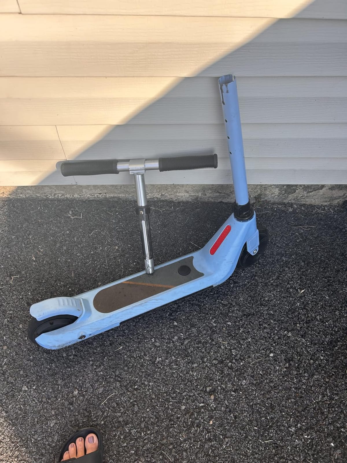 LINGTENG Electric Scooter for Kids Age of 6-9, Kick-Start Boost Scooter with Adjustable Speed and Height, Flash Wheel & Deck Lights customer photo 2