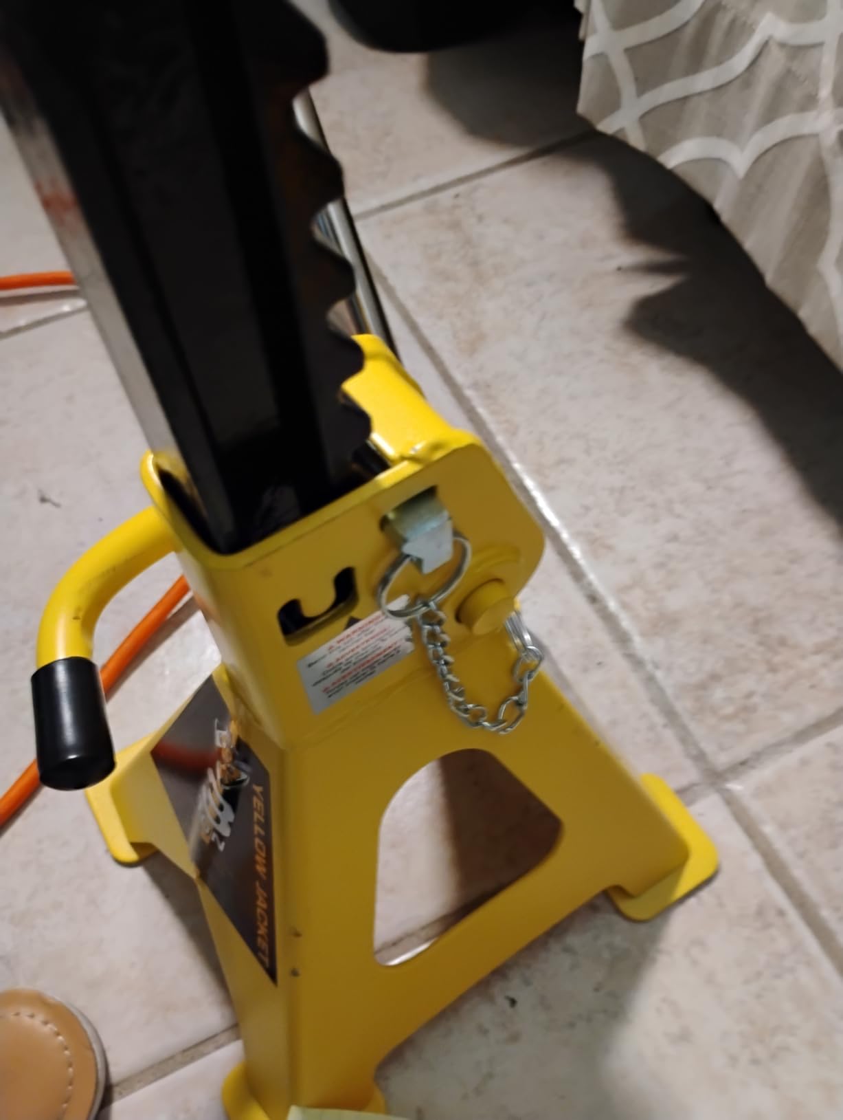YELLOW JACKET Car Jack Stands 3 Ton with Double Locking and Large Foot Base for Lifting SUVS, Heavy Duty Steel, 6600 lb Capacity, 1 Pair, Yellow customer photo 1