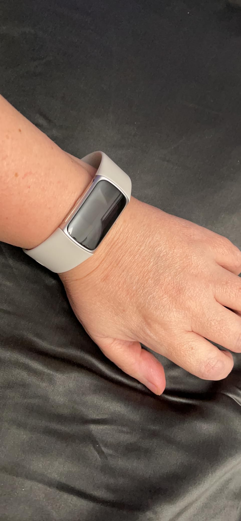 Google Fitbit Charge 6 - Fitness Tracker - Porcelain/Silver | Google apps, heart rate on exercise equipment, 3-month Google Health Premium membership included, small and large bands customer photo 1