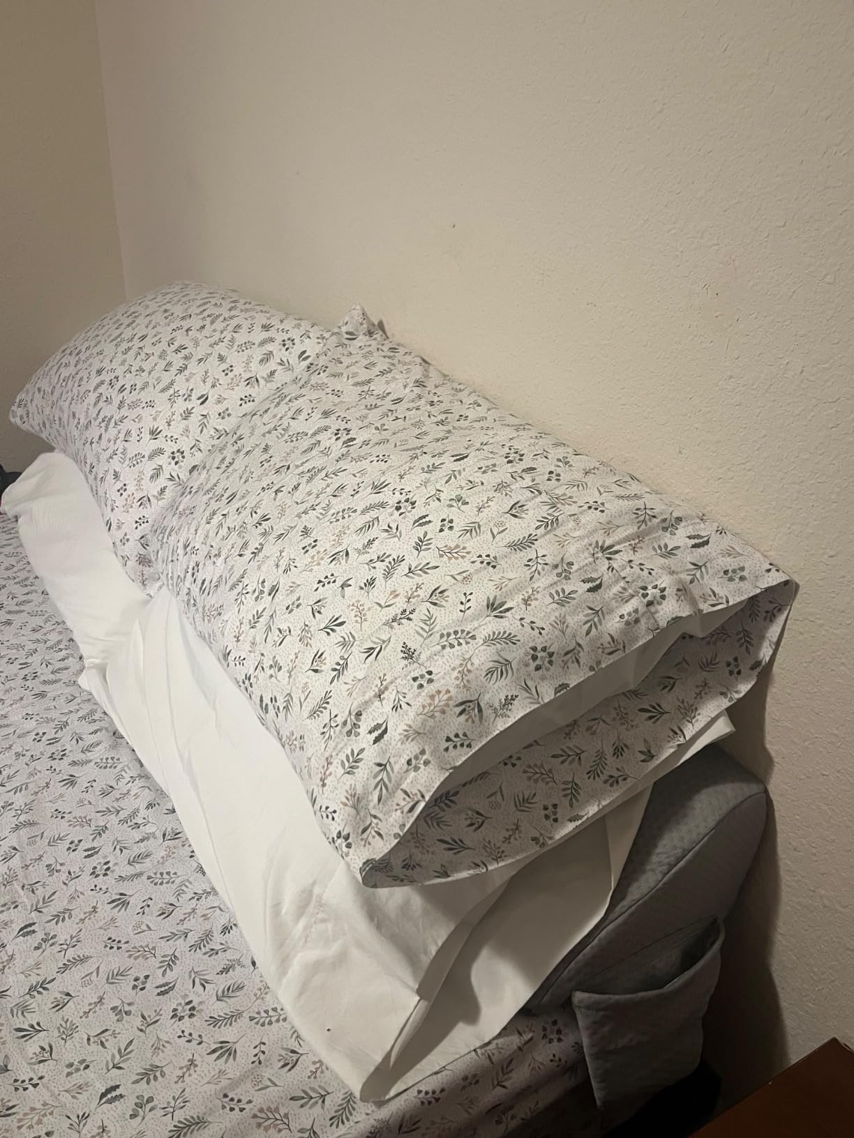 GORILLA GRIP Patented Bed Wedge Pillow for Headboard Gap, Twin/XL customer photo 2