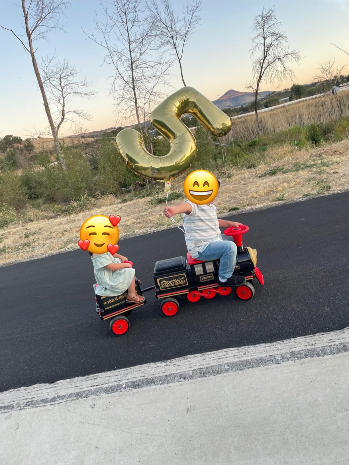 ANPABO 2 Seater Ride On Train Trackless, Choo Choo Train Whistle, Red customer photo 2