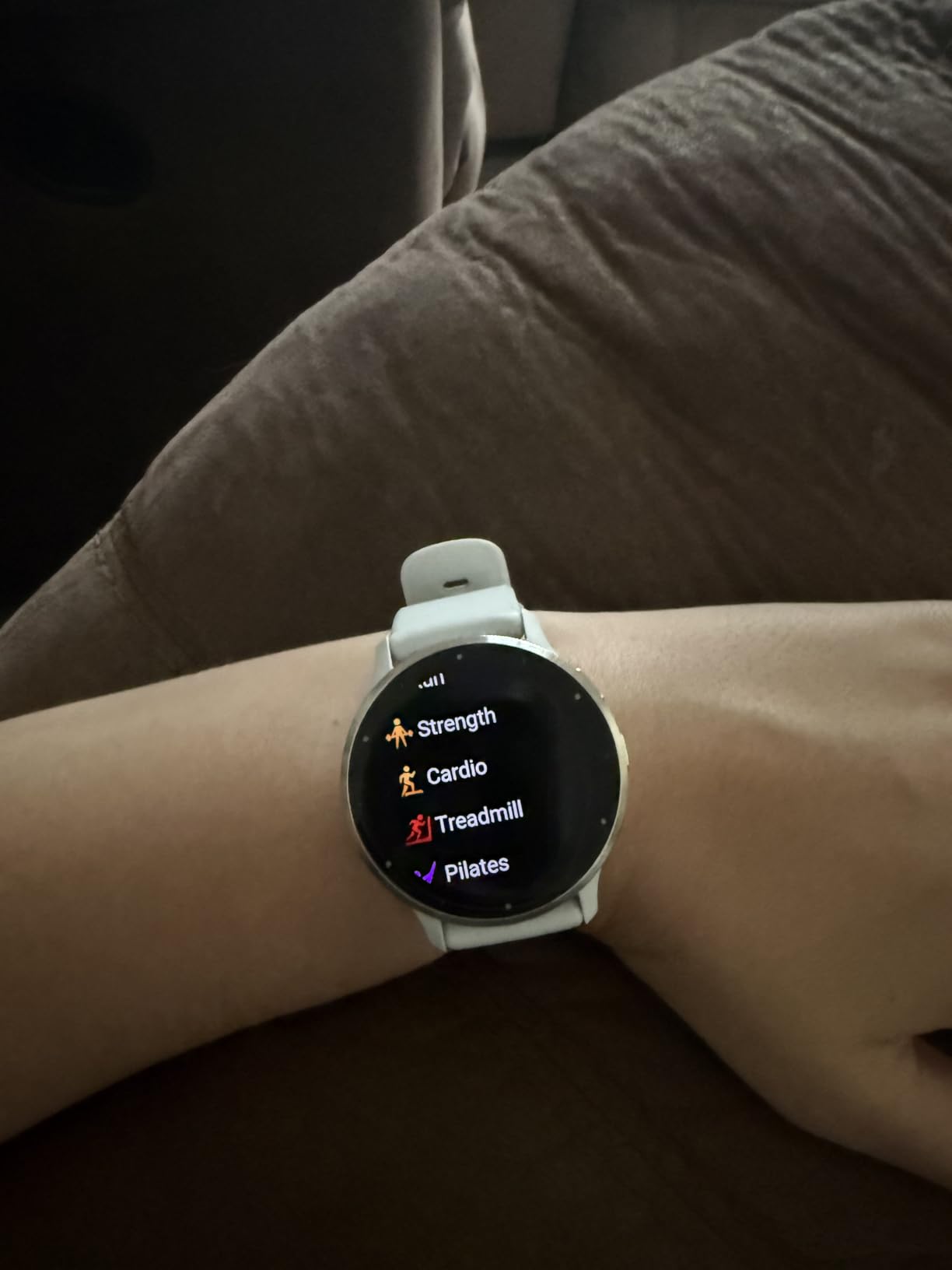 Garmin Venu® 3S, Premium Fitness Smartwatch, 41mm, Ivory customer photo 2
