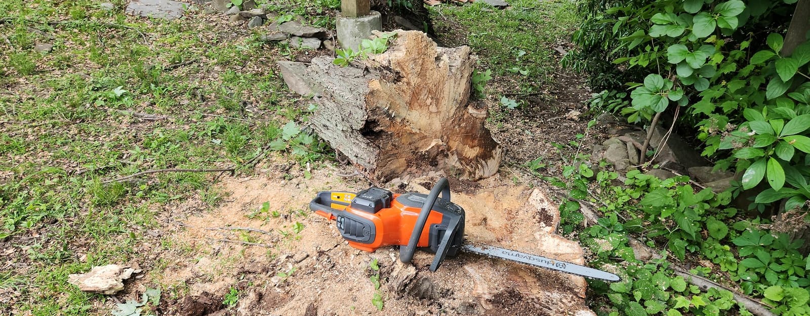 Husqvarna Power Axe 350i Cordless Electric Chainsaw, 18 Inch Chainsaw, Brushless Motor and Quiet Superior Cutting Power, 40V Lithium-Ion 7.5 Ah Battery and Charger Included, Gifts For Men, 970601202 customer photo 1