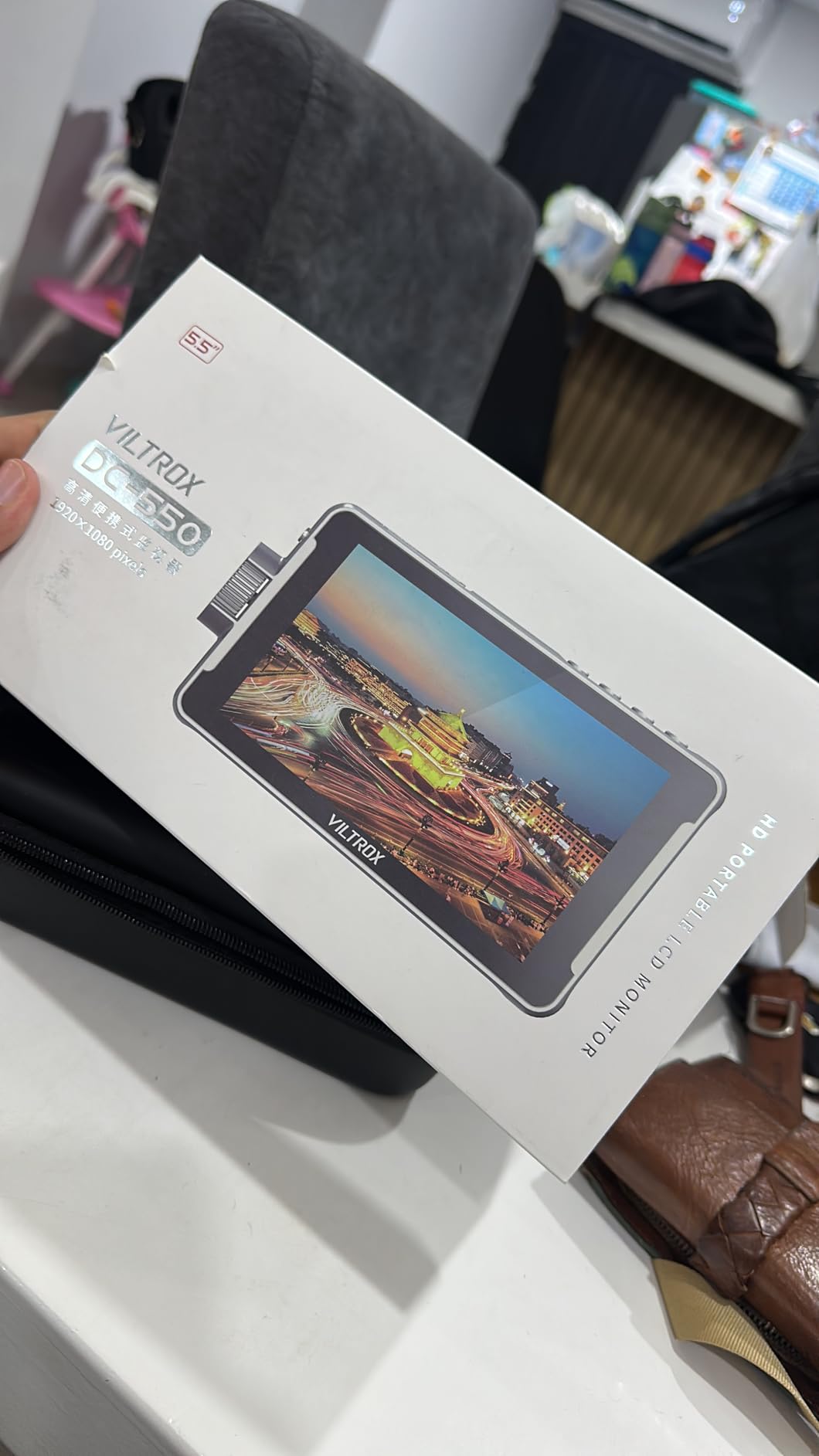 VILTROX DC-550 Touch Screen DSLR Camera Field Monitor 1200 Nits High-Bright 5.5 inch DSLR Camera Monitor with Sunshade Hood/Battery 3D LUT HDR 4K HDMI in and Out Exposure Focus Assist Waveform Monitor customer photo 2