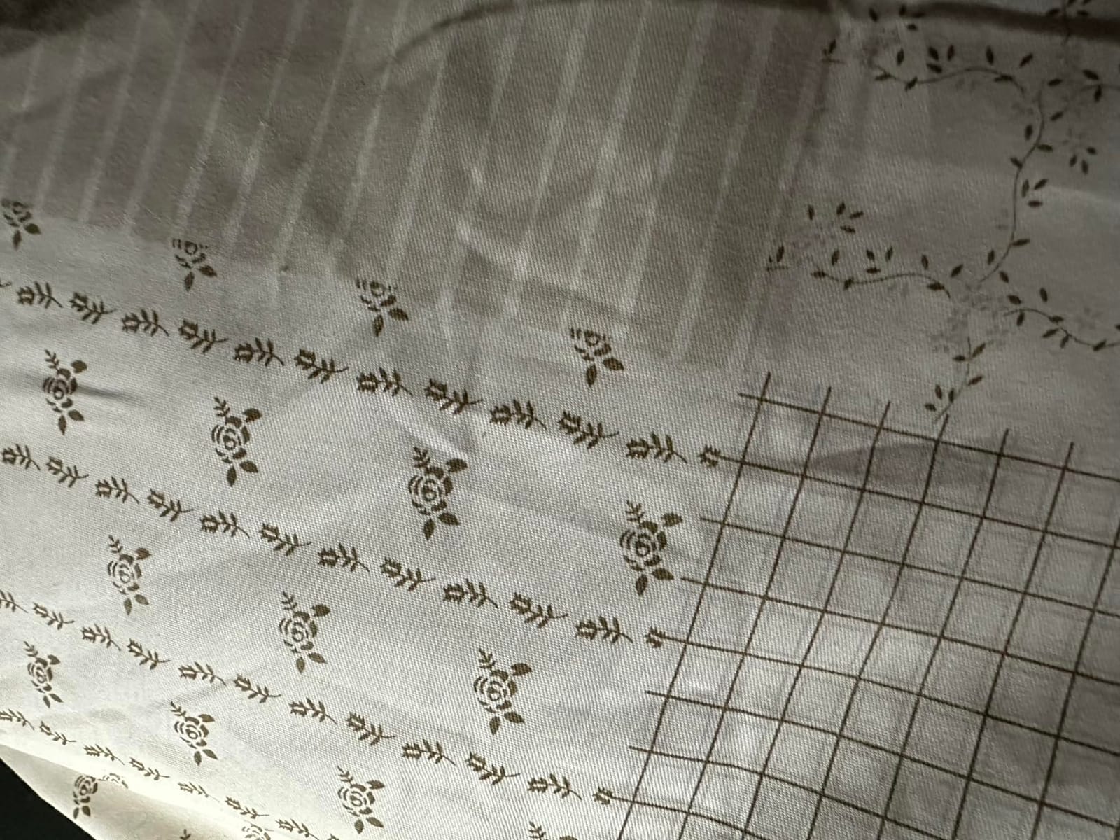 Aesthetic Floral Duvet Cover Queen Cozy Cotton Bedding Set Queen Shabby Chic Green Botanical French Style Duvet Cover Set Off White Comforter Cover with Fresh Flower Pattern, Breathable, Lightweight customer photo 2