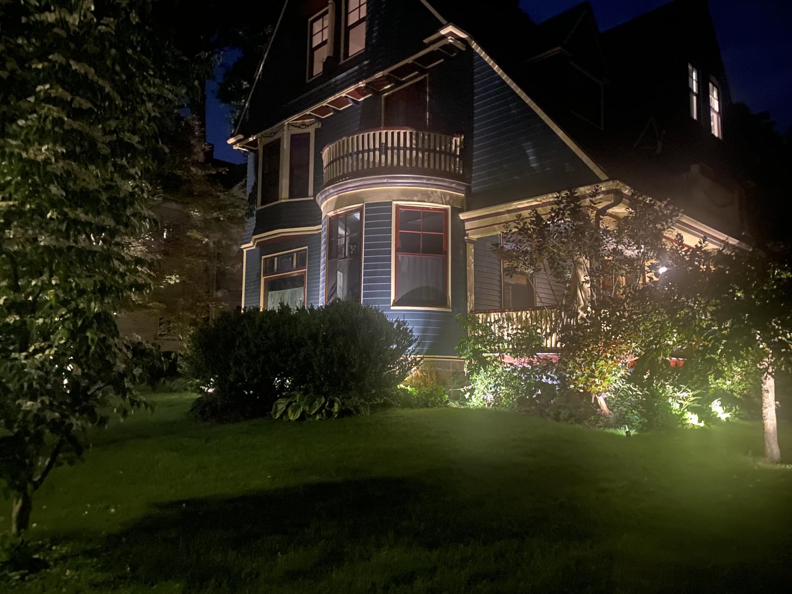 SUNVIE Low Voltage Landscape Lights with 300W Transformer, 12PCS customer photo 2