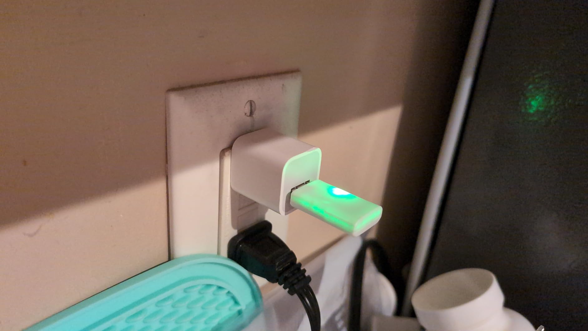 Shelly BLU Gateway | Bluetooth WiFi Gateway in a USB-A dongle | Home Automation | Compatible with Alexa & Google Home | iOS Android App | WiFi Range Extender | Wire-Free customer photo 2