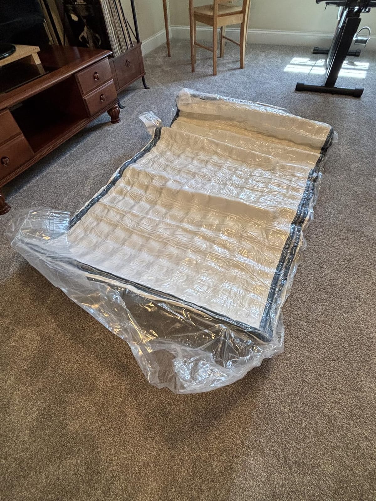 ZINUS 8 Inch Spring Sensation Hybrid Mattress [New Version], Medium Firm Feel, Fiberglass Free, Youth and Guest Bedroom, Mattress in A Box, Twin customer photo 1
