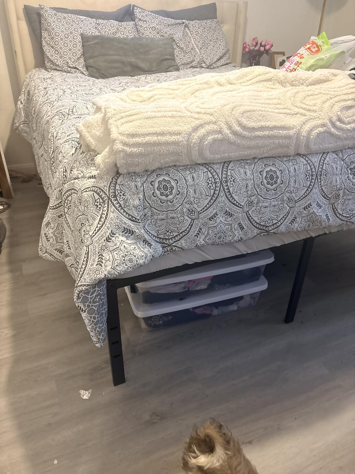 HLIPHA Metal Platform Bed Frame 18 Inch Tall, No Box Spring Needed, King Size Bed with Heavy Duty Strong Support Slats, Easy to Assemble, Black customer photo 2