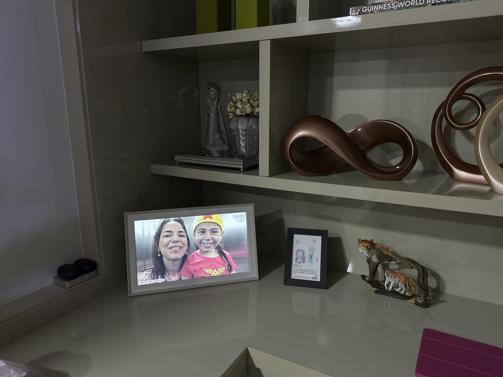 Digital Picture Frame, Frameo 15.6'' Digital Photo Frame WiFi Large Display customer photo 1