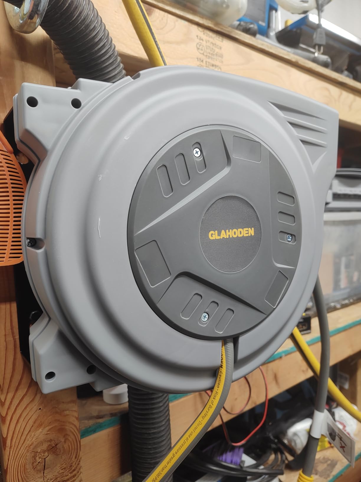 GLAHODEN Enclosed Retractable Air Hose Reel, 3/8 in x 80 Ft Hybrid Hose Air Compressor Hose Reel with 6 Ft Lead in Max 300 PSI Patented Design for Any Length Lock 180°Swivel Bracket Quick Coupler customer photo 1