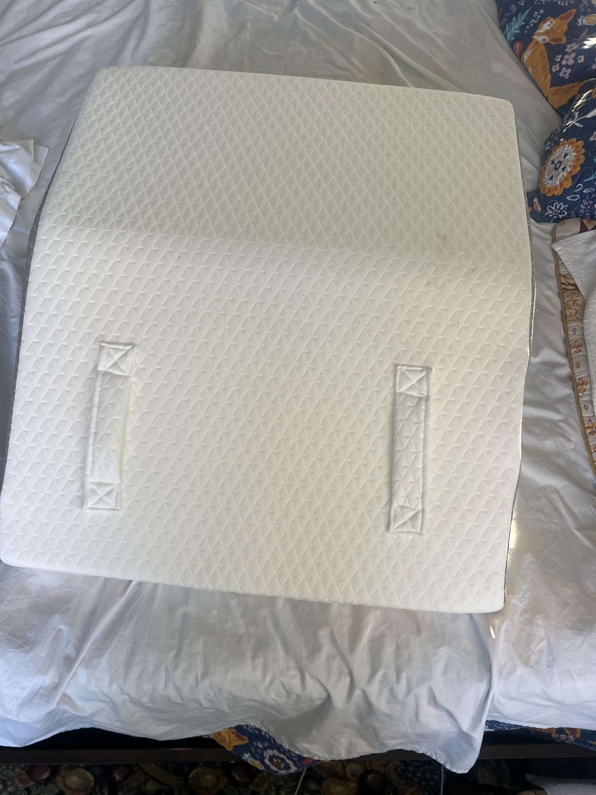 Ruqmuis Leg Elevation Pillow for After Surgery, 8inch Foam Leg Elevating Pillow for Swelling and Blood Circulation, Leg Wedge Pillow for Sleeping, Knee Pillow for Knee Hip Ankle Pain Relief, White customer photo 1