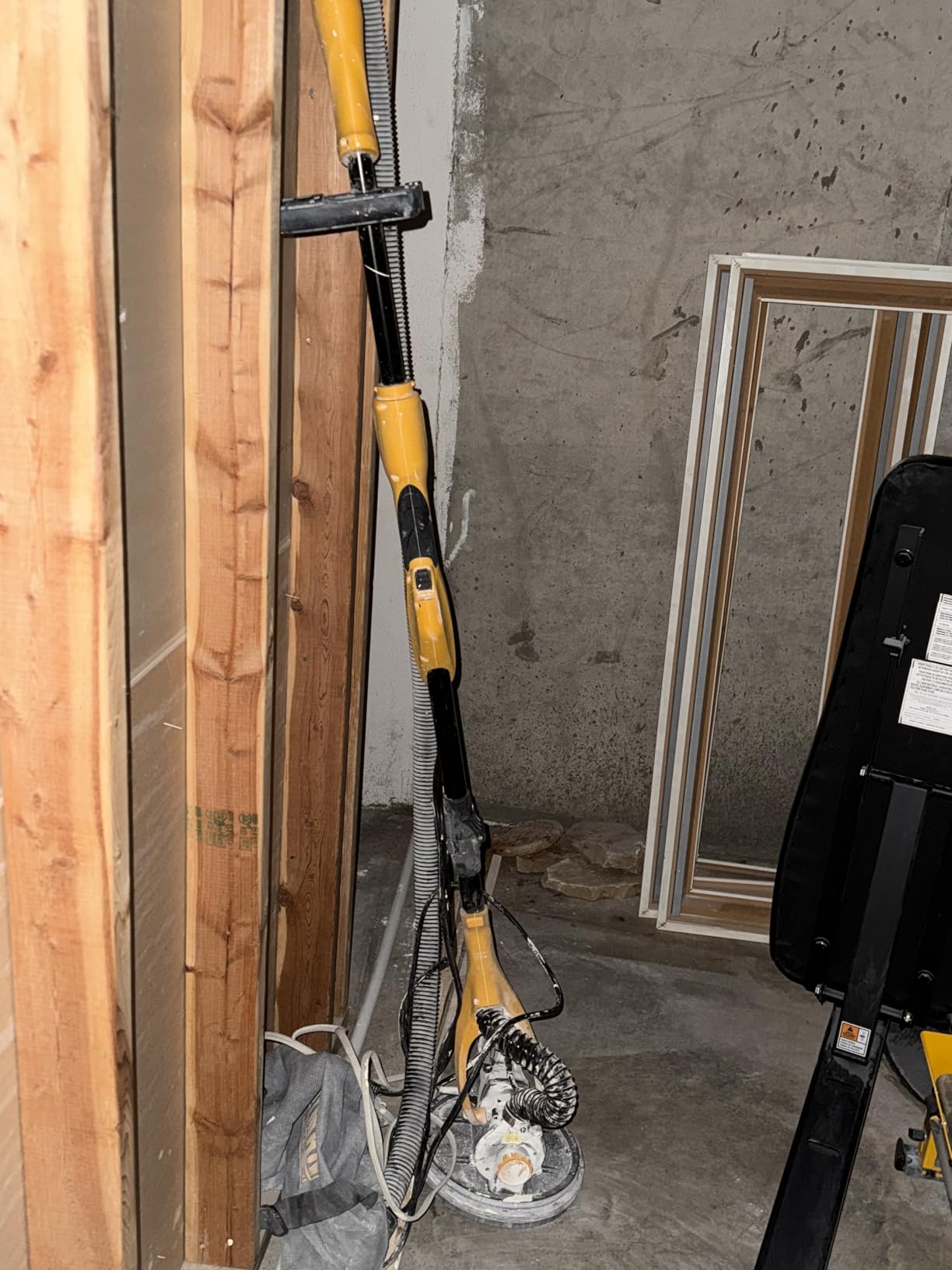 Drywall Sander, 1050W Electric Drywall Sander with Vacuum Dust Collection, 2100RPM Wall Sander with 7 Variable Speed, Foldable & Extendable Handle, Double-Deck LED Light, Dust Bag and Hose customer photo 1