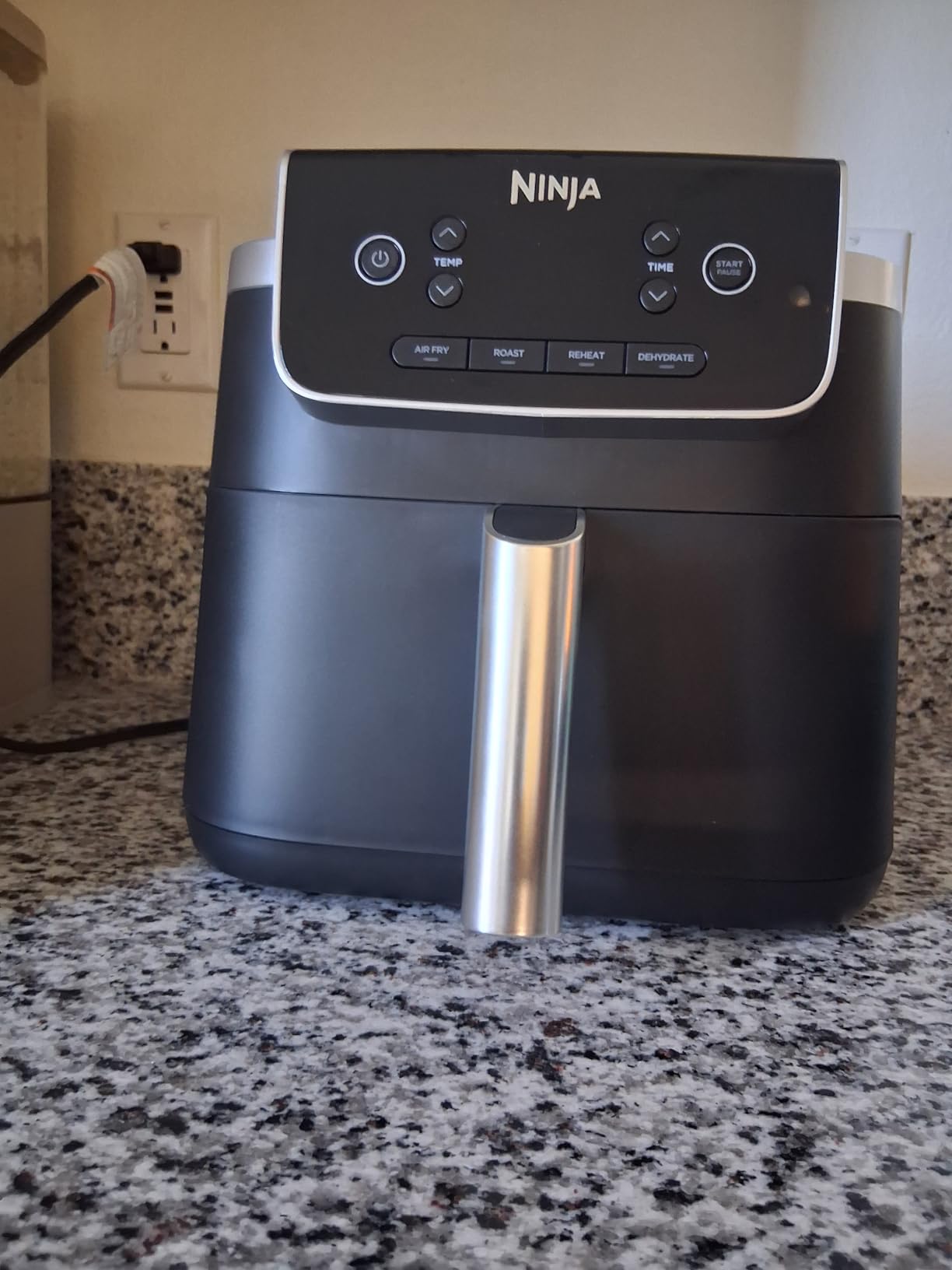Ninja Air Fryer Pro, 5 Qt, 4-in-1, Grey, AF141 | Air fry, roast, reheat, dehydrate, 1750W, 400F max, Fits 4 lbs fries, Nonstick basket, Dishwasher-safe customer photo 1