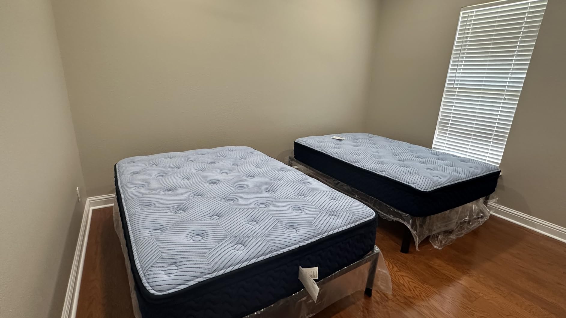 VIPSHOW 18 Inch Queen Bed Frame with Round Corners No Box Spring Needed | 3500lbs Heavy Duty, Under bed storage, 4 mattress stoppers, Headboard holes, Noise-free, Easy assembly & rubber covers customer photo 1