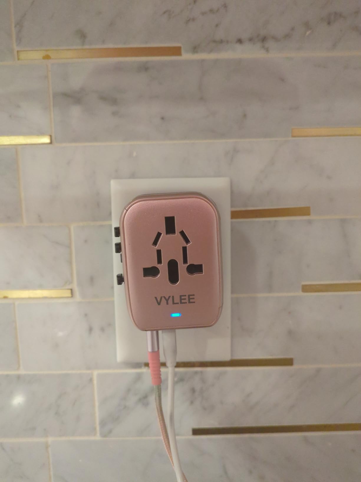 VYLEE Universal Travel Adapter, 5 in 1 International Power Adapter customer photo 2
