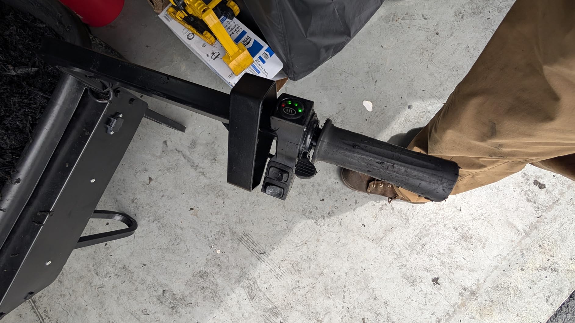 Electric Powered Wheelbarrow 350 LBS Capacity and 6 Cu FT Poly Tray 8 Hour Battery Life customer photo 1