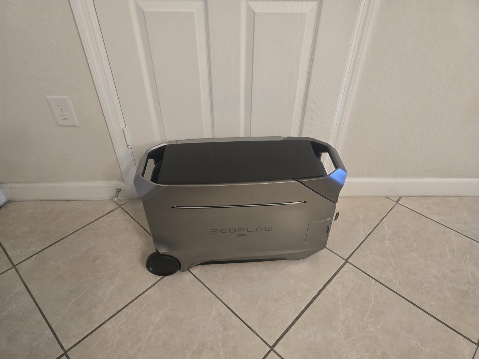 EF ECOFLOW Power Station 4096Wh DELTA Pro 3 with 400W Portable Solar Panel customer photo 2