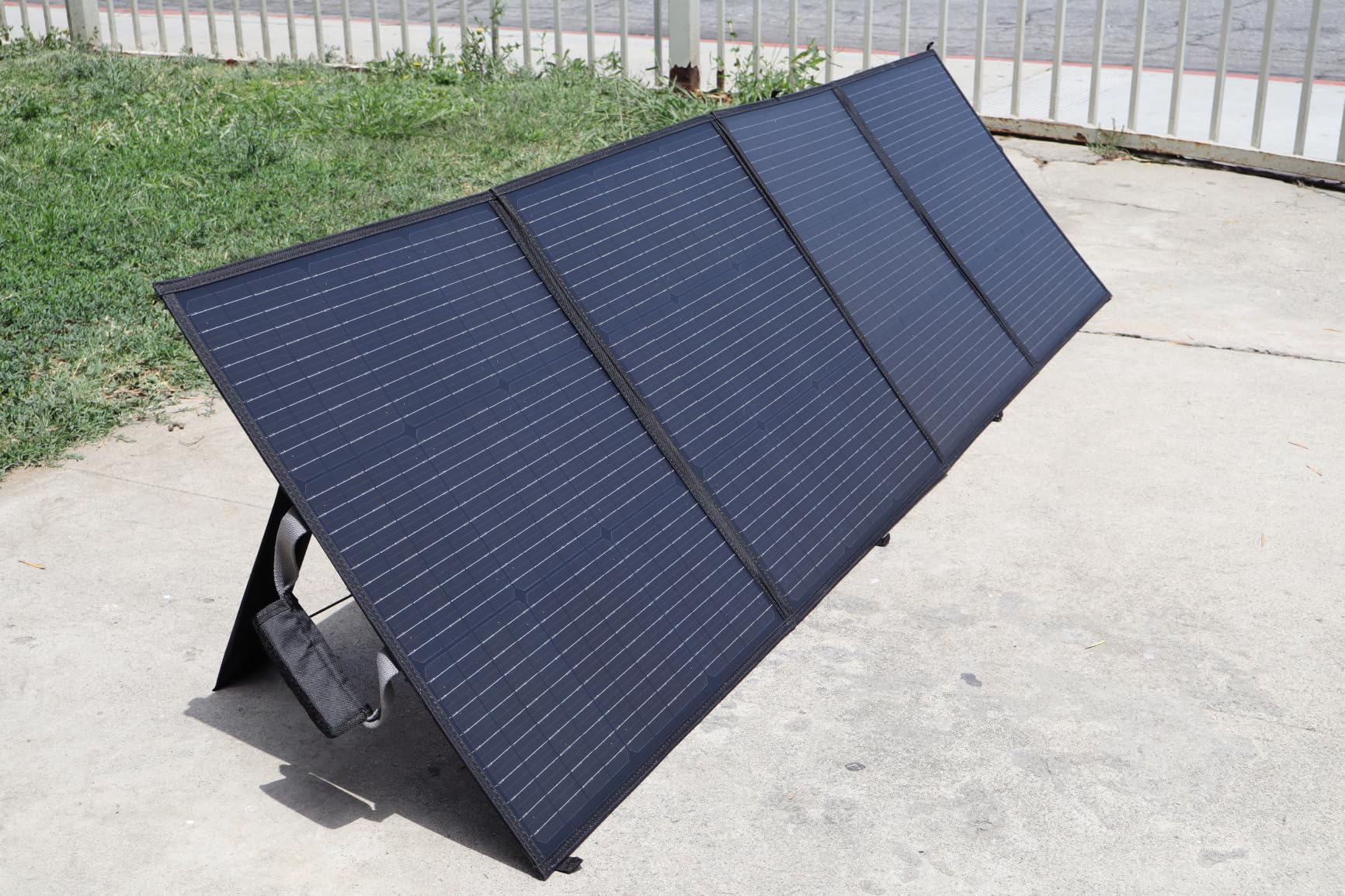 220W Portable Solar Panel 40V Folding Solar Panel for Power Station customer photo 1