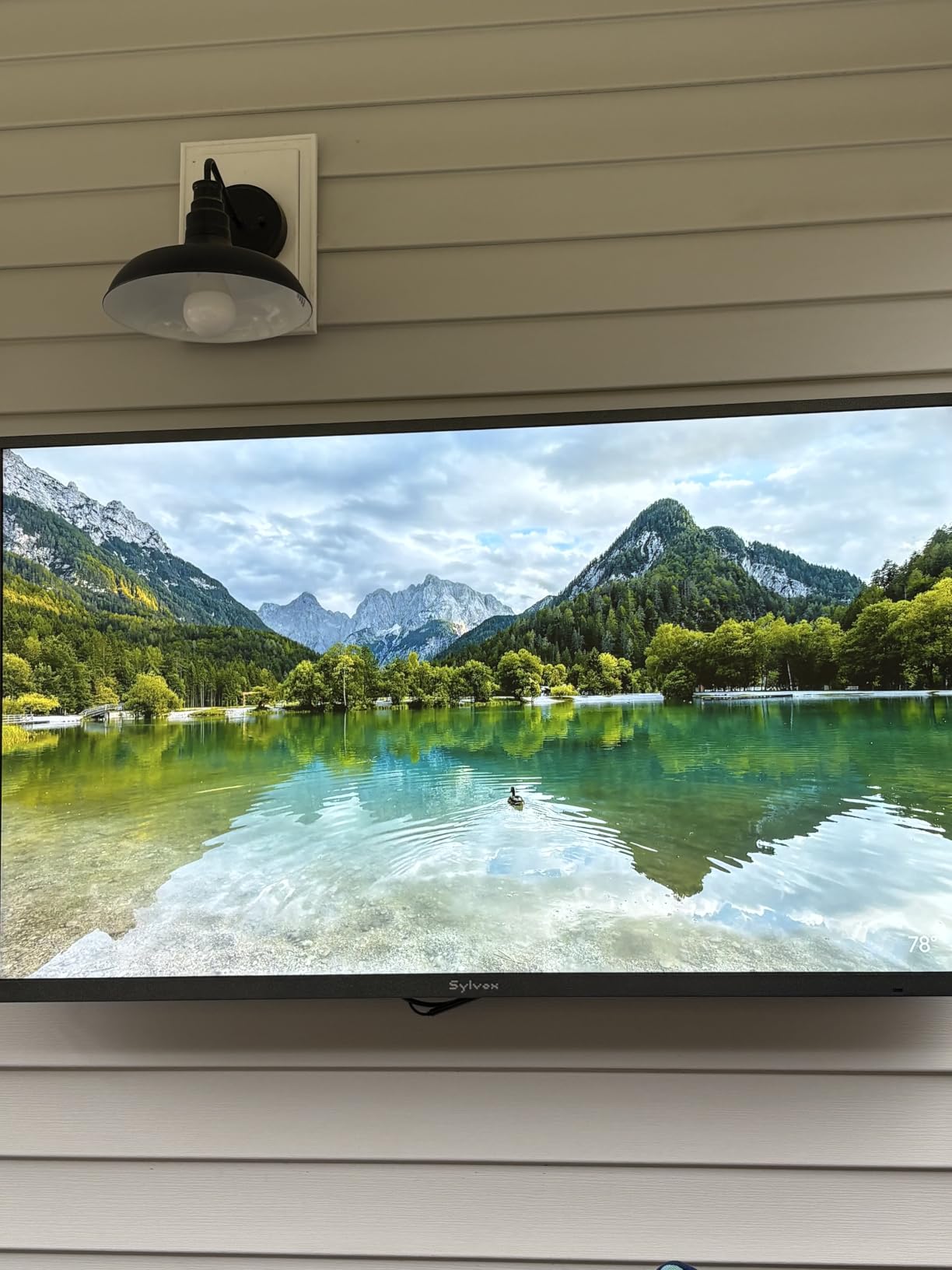 SYLVOX Outdoor TV, 55 inch Smart Waterproof Outdoor TV, 4K UHD Weatherproof | IP56, Support Dolby Vision Atmos, Google Cast, 1000 nit Brightness for Outside Partial Sun & Full Shade (Deck Pro 3.0 /2026) customer photo 2