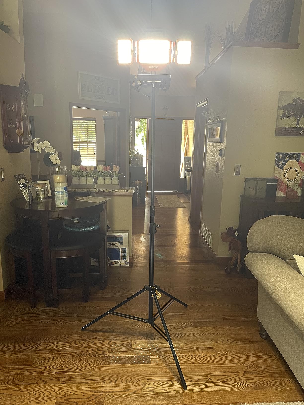 EMART Heavy Duty Light Stand 8.5ft, Spring Cushioned, Aluminum Alloy Construction, Photo Video Studio Tripod with Carrying Bag for Photography Lighting, Parabolic Softbox, Flash (1 Pack) customer photo 1