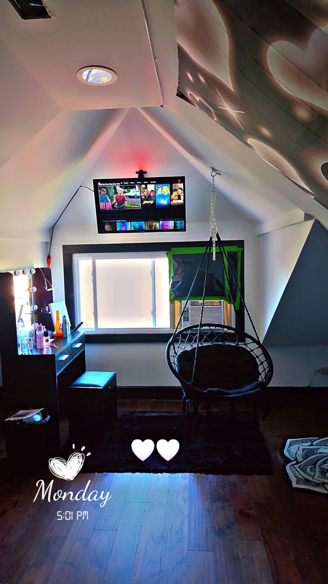 ELIVED Flip Down Ceiling TV Mount for Most 14-40 Inch TVs, 360° Swivel customer photo 1