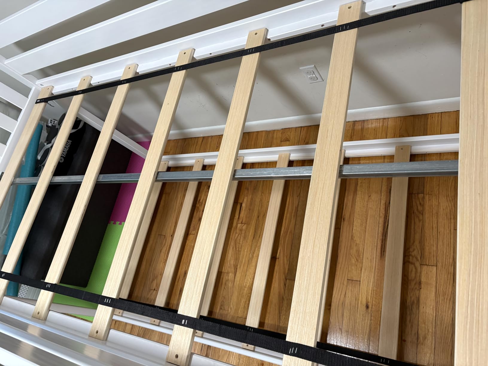 Max & Lily Fundamental Twin Low Bunk Bed, Kids Solid Wood Modern Bed Frame with Strong Wooden Slats, Non-Toxic Finishes, High Weight Capacity, Pecan customer photo 1