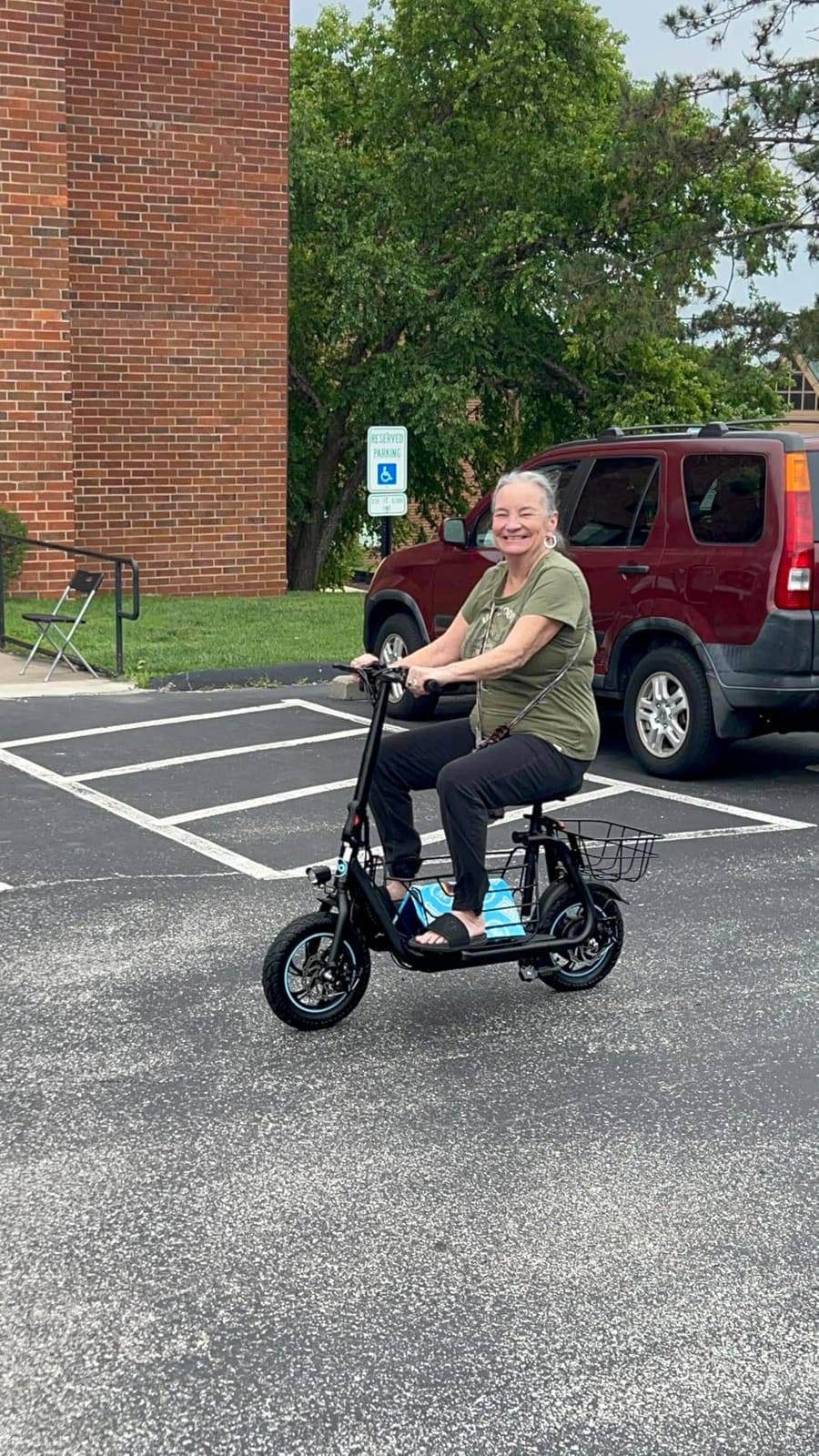 Gyroor Electric Scooter with Seat for Adults 20 Miles Range customer photo 2