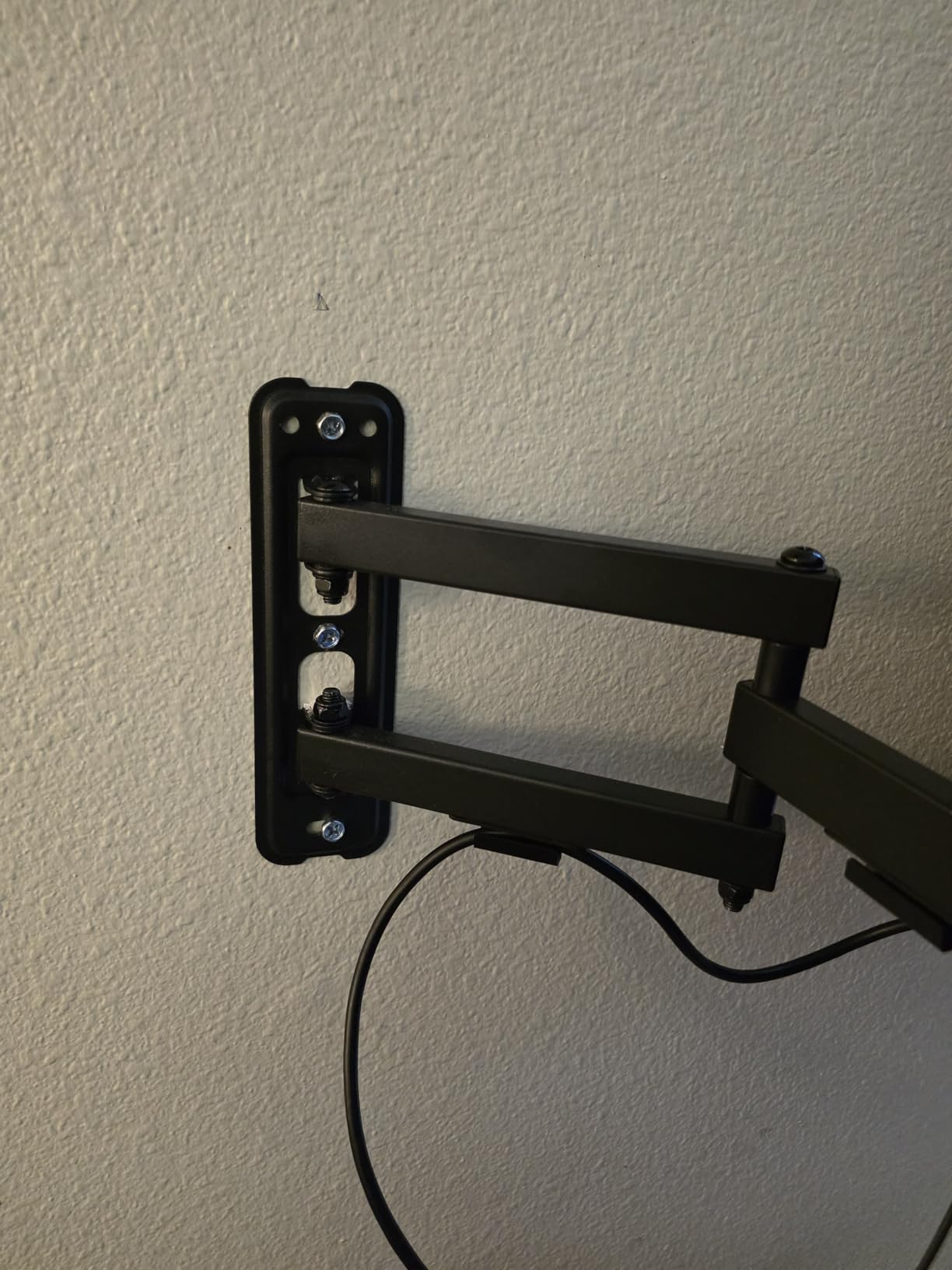 monTEK Full Motion TV Wall Mount Bracket for 23-65 Inch TVs up to 77 lb customer photo 1
