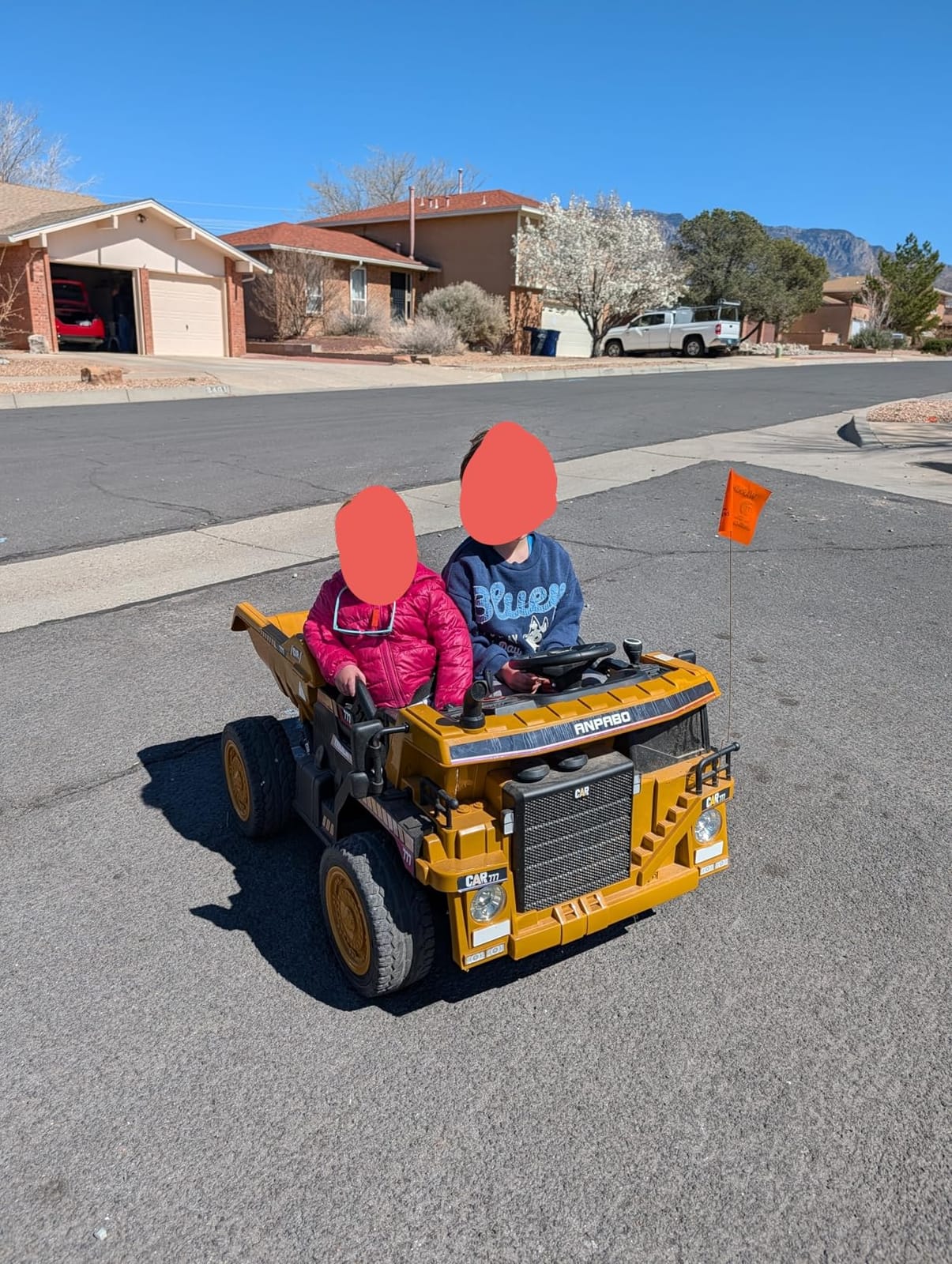 ANPABO 24V Ride On Dump Truck w/Electric Dump Bed, Remote, Yellow customer photo 1