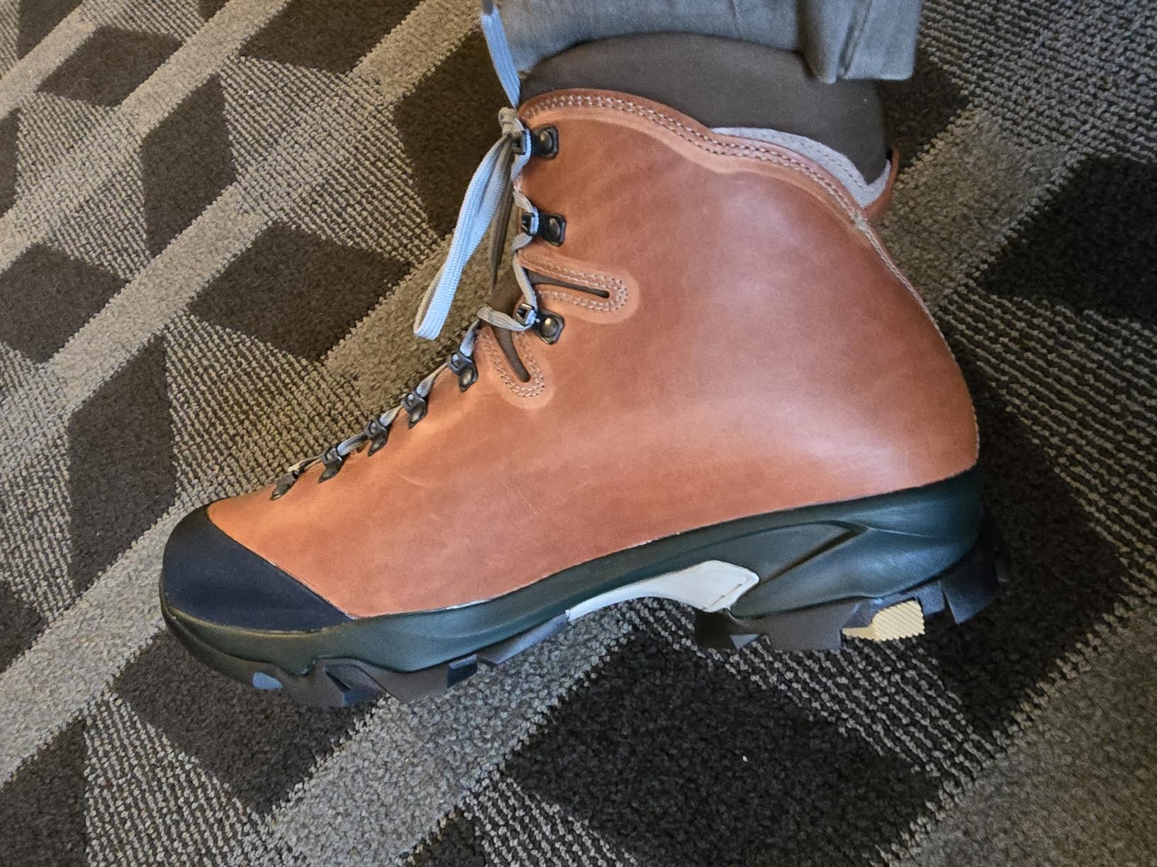 Zamberlan Men's 1996 VIOZ LUX GTX RR Leather Backpacking Boots customer photo 2