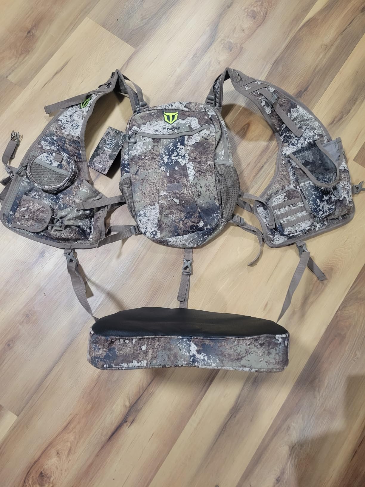 TIDEWE Vest with Seat, Lightweight Vest with Multi-Compartment Storage, Portable Backpack with 11 Adjustable Straps customer photo 1