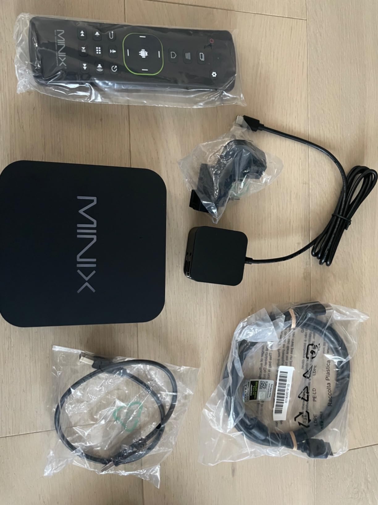 MINIX U8K-Ultra 8K Android Media Player with AI Picture Quality Enhancer & AI Resolution Upscaling 8GB RAM 128GB eMMC, Powered by AOSP 11 (Non-Android TV), Dolby Vision and Dolby Atmos Certified customer photo 2