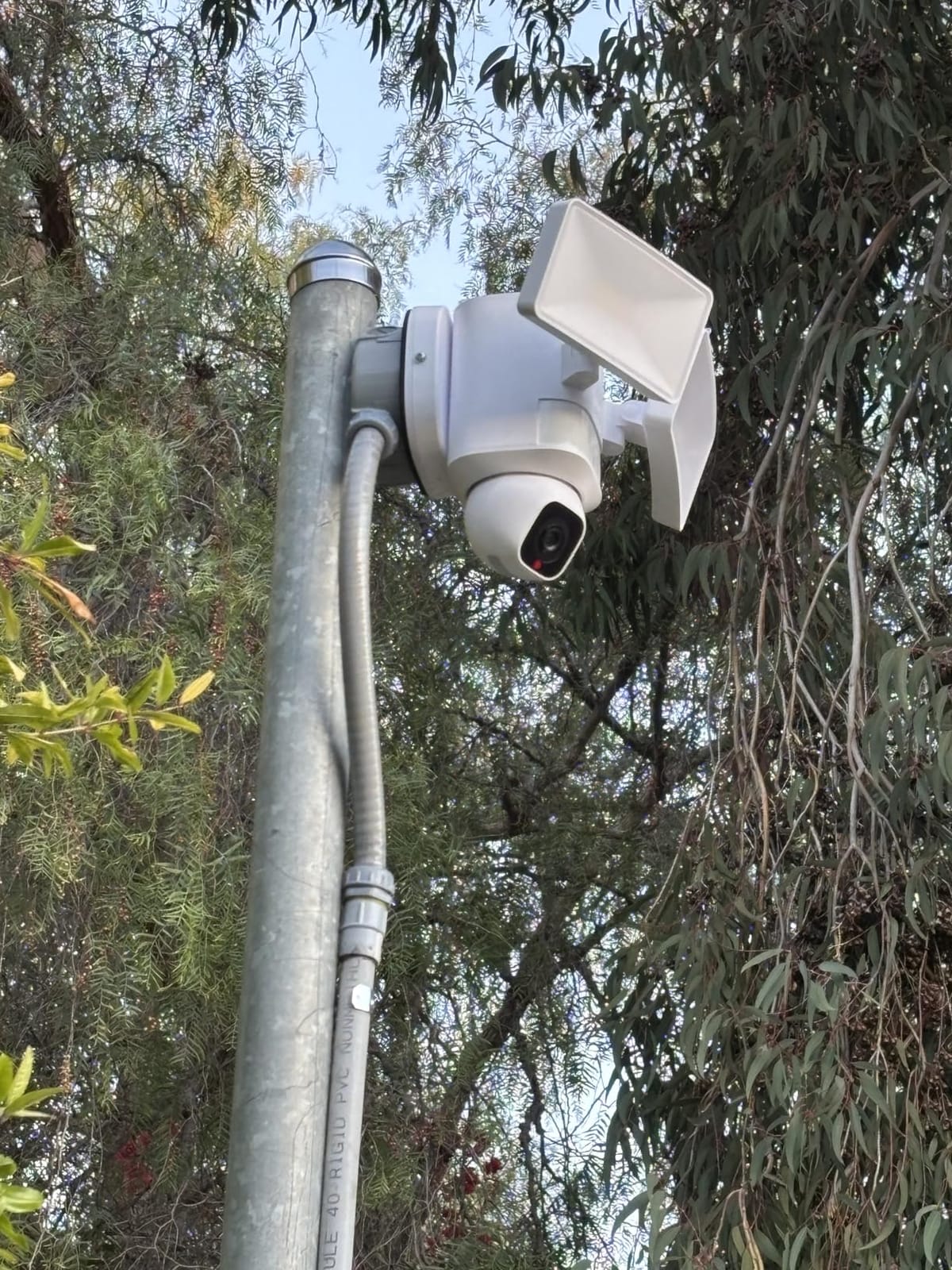 eufy Security Floodlight Camera E30, 2K, AI Detection & Tracking, Outdoor customer photo 1