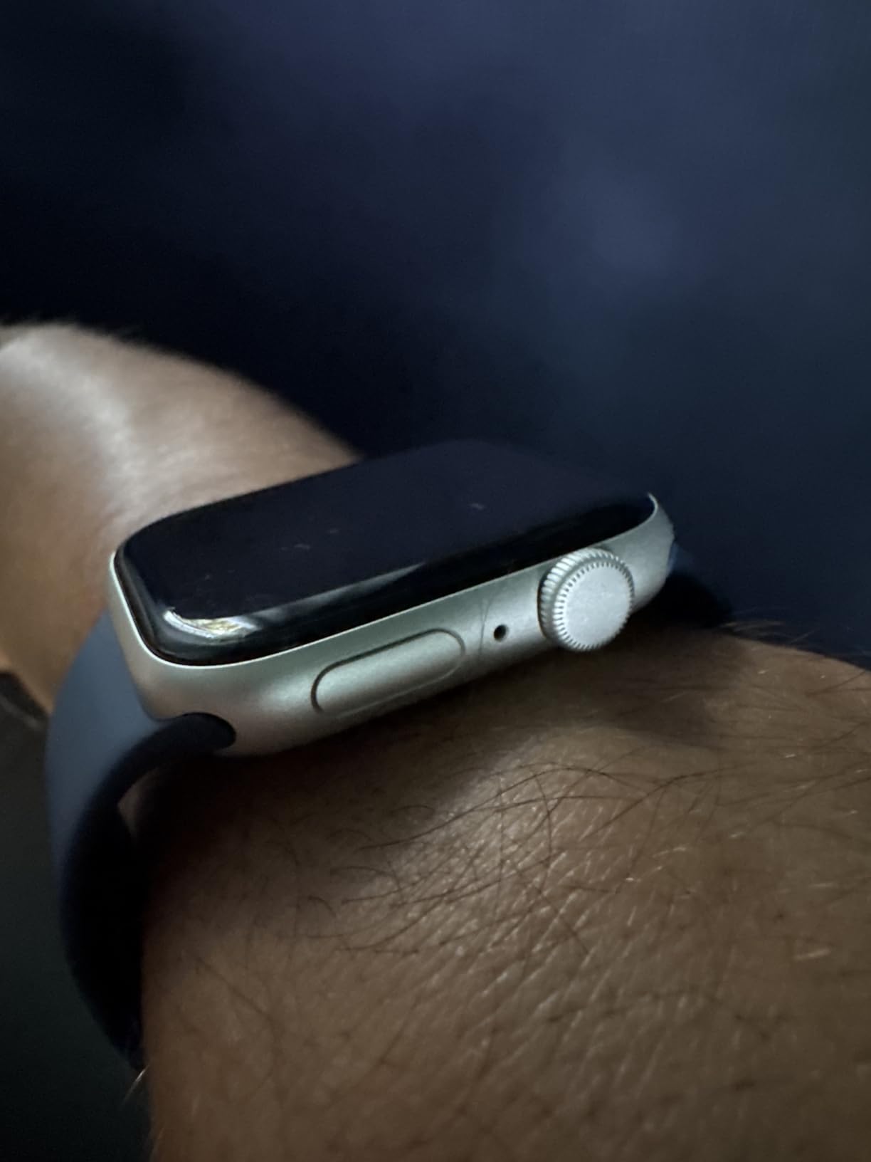 Apple Watch SE (2nd Gen) [GPS 40mm] Smartwatch with Starlight Aluminum Case with Starlight Sport Band S/M. Fitness and Sleep Trackers, Crash Detection, Heart Rate Monitor, Retina Display customer photo 2