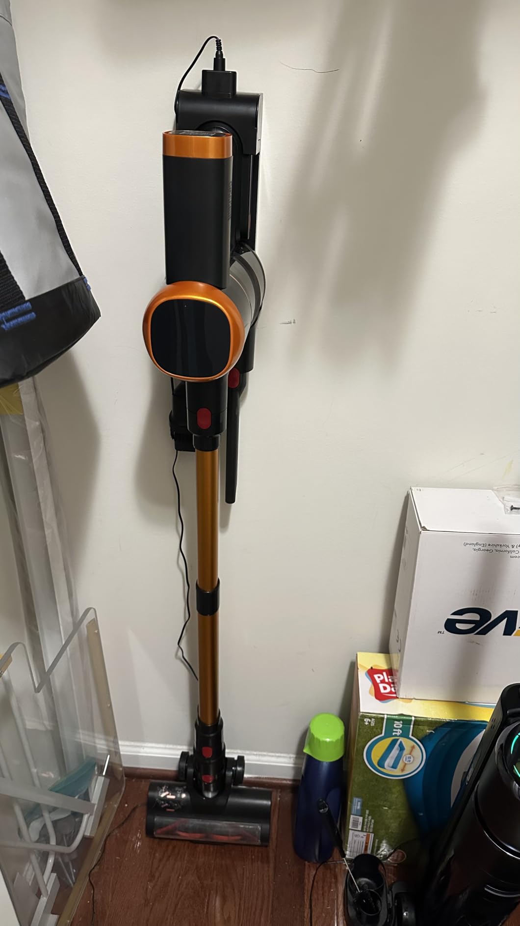 Tikom V500 Cordless Vacuum Cleaner for Home, 40000Pa/450W Stick Vacuum with LED Touch Screen, Charging Wall Dock, Anti-Tangle, Lightweight Handheld Vacuum for Pet Hair, Hard Floor, Carpet customer photo 2
