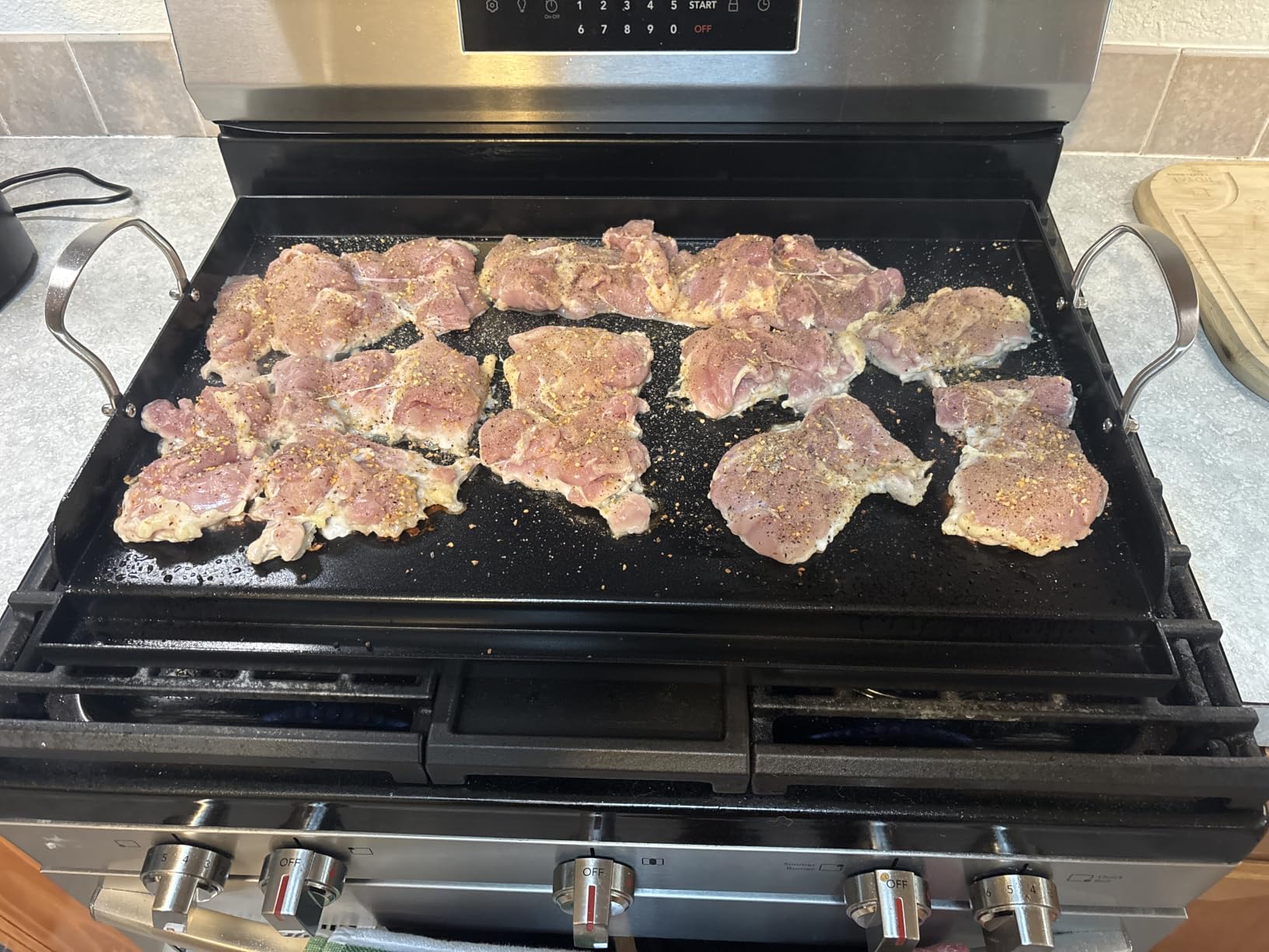 Utheer 25x16 Pre-Seasoned Nonstick Ceramic Cast Iron Griddle for Gas Grill customer photo 2