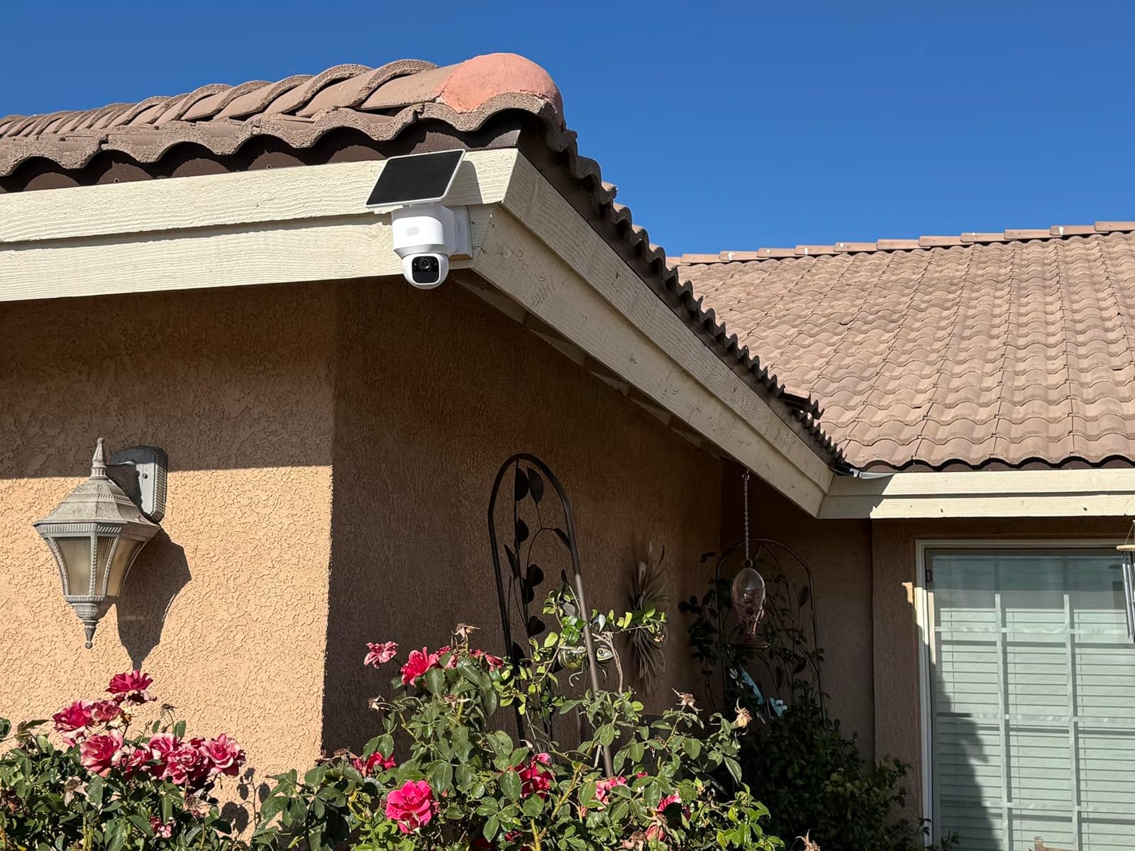 eufy Security SoloCam E30, 2K Solar Security Camera, 360° AI Tracking customer photo 1