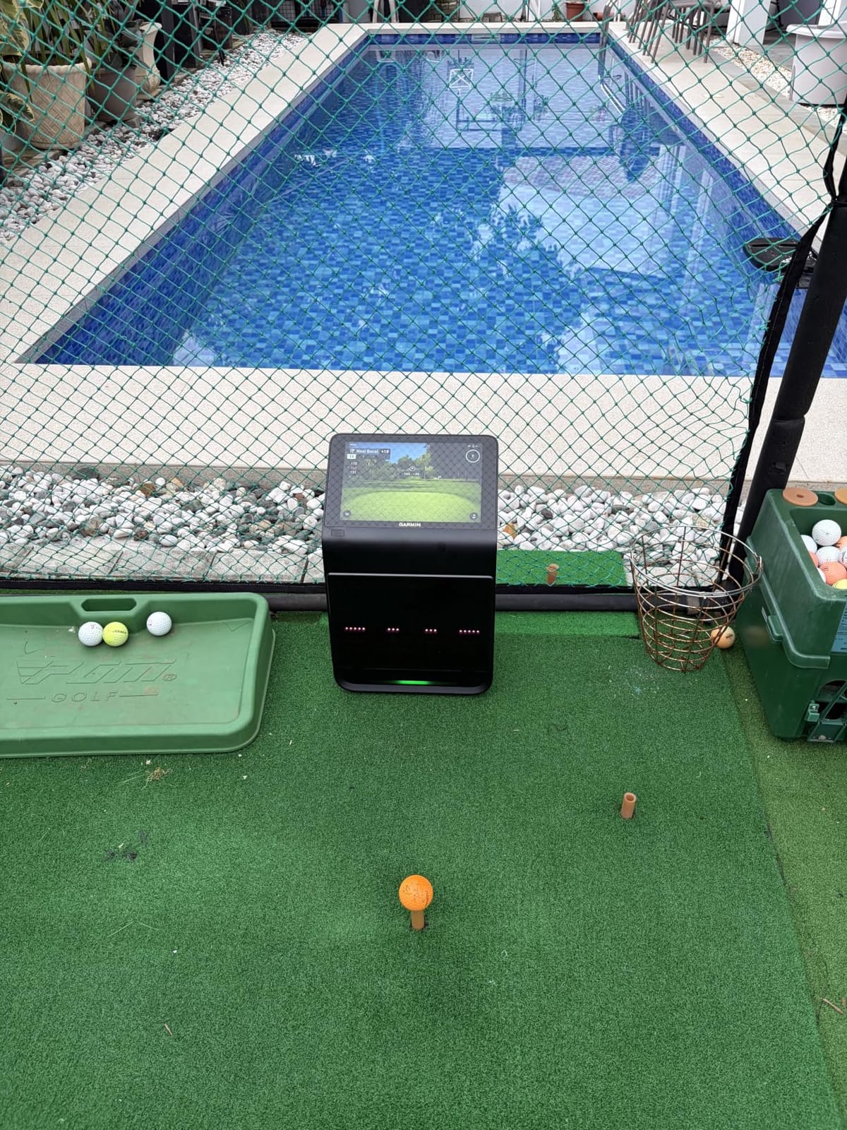 Garmin Approach® R50, Premium Golf Launch Monitor & Simulator customer photo 2
