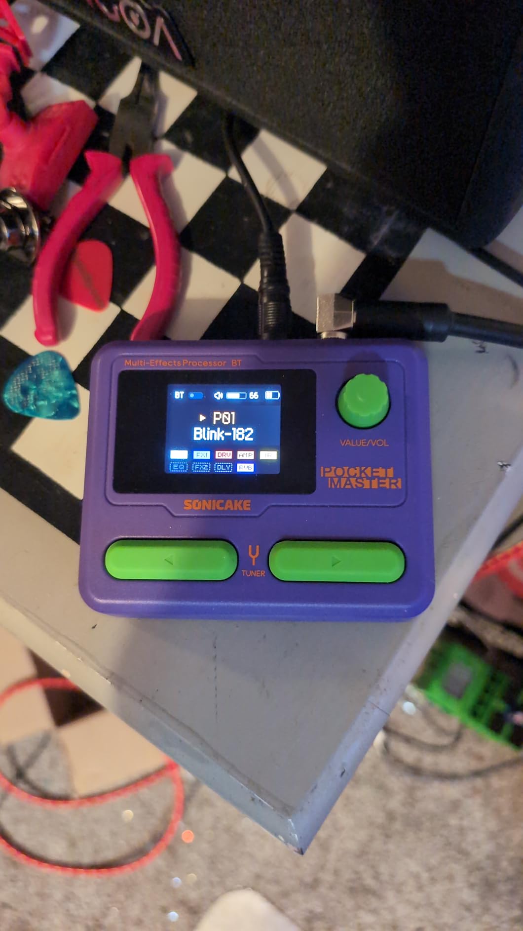 SONICAKE Pocket Master-Portable Multi Effects Pedal, 100+ Built-in Guitar/Bass/Acoustic Effects, Amp Modeling, IR Cabinets Simulation, Stereo OTG USB Audio Interface, Rechargeable Guitar Pedal (Black) customer photo 1