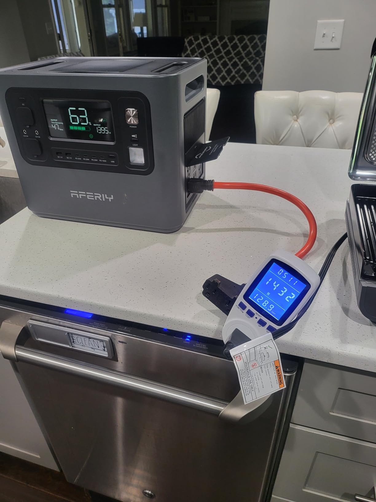 AFERIY P210 Solar Generator 2048Wh Portable Power Station 2400W (4800W Peak customer photo 1