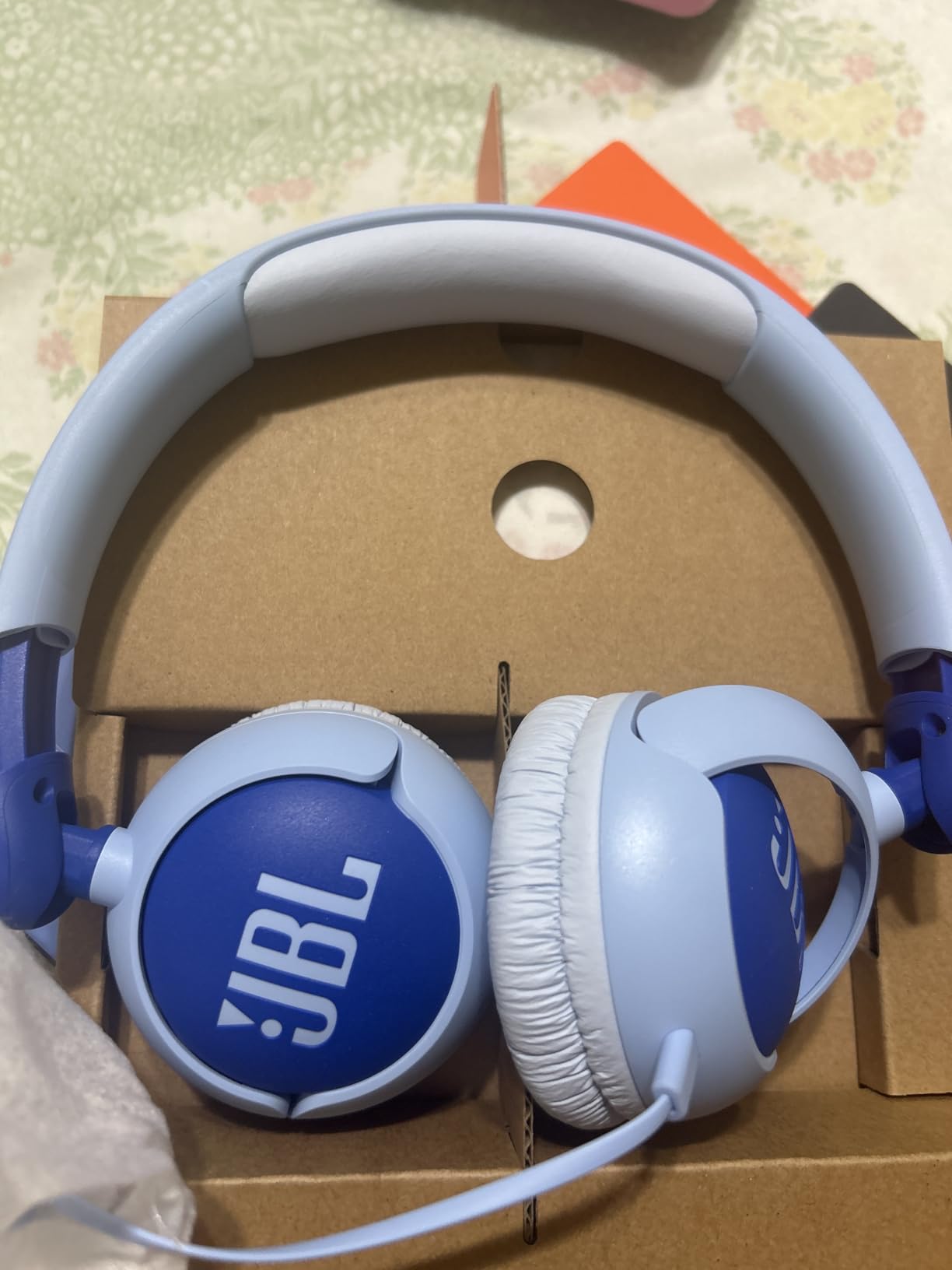 JBL Junior 320 Kids Headphones, Wired, Volume-Limited - Purple customer photo 2