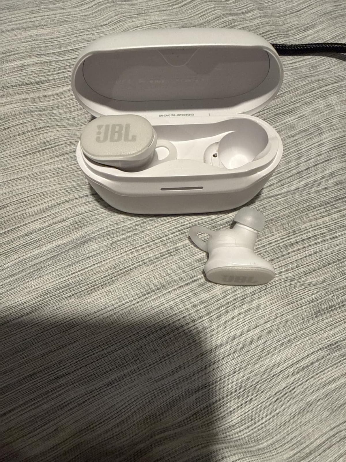 JBL Endurance Race 2 - True Wireless Earbuds - Black customer photo 2
