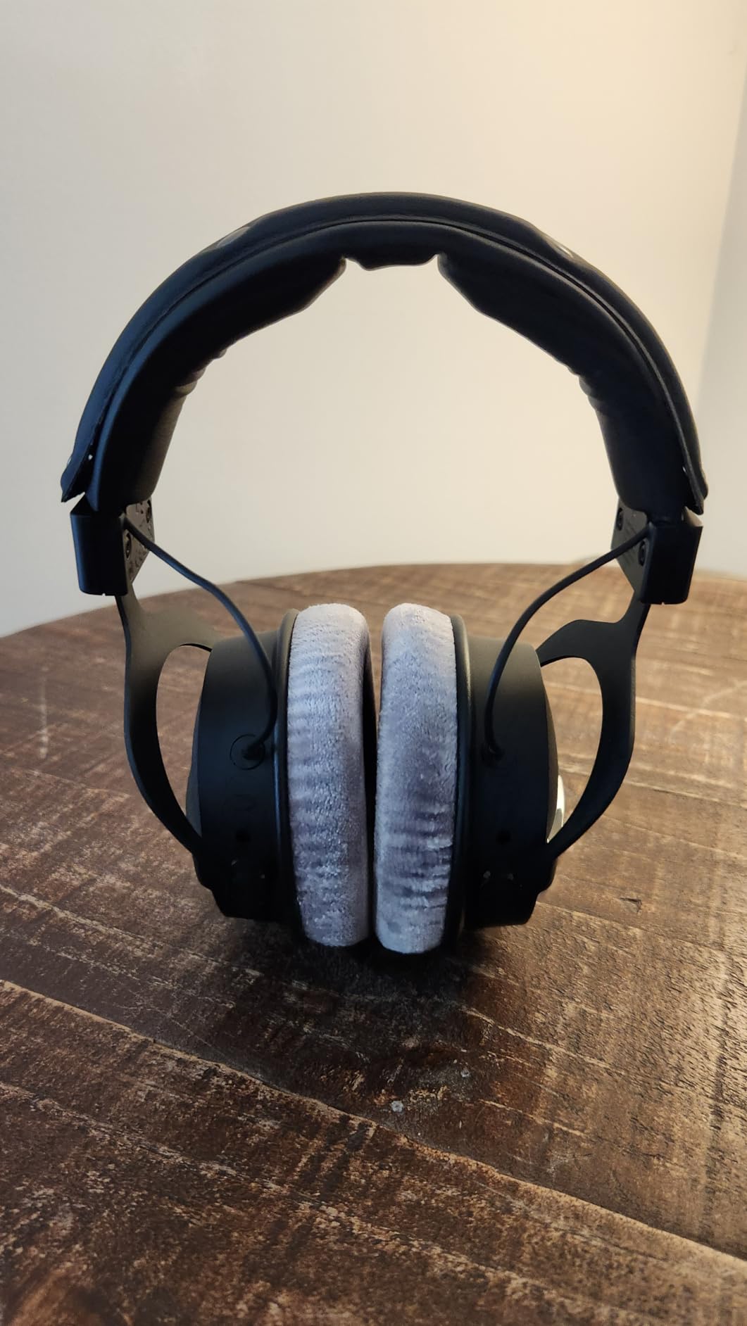 beyerdynamic DT 770 Pro X Wired Over-Ear Headphones, 48 Ohm, Closed-Back Professional Recording Studio Monitor. Recording, Monitoring, Sound Isolation, Handmade in Germany. Black customer photo 2