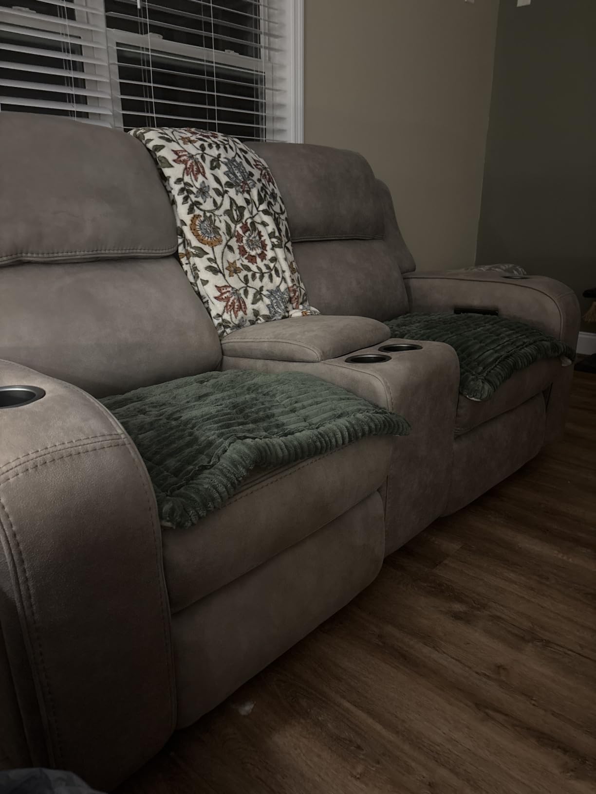 OstepDecor Couch Cover for Dogs, Washable Non Slip Sofa Cover for Pets | Soft Couch Covers for Sofa, Loveseat and Sectional, Furniture Protector Against Pet Hair & Dirt (27.6