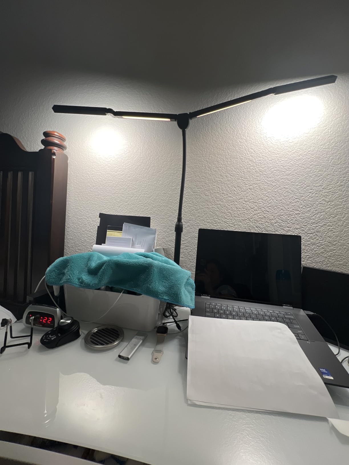 SANDROY VOLT Adjustable LED Desk Lamp with Clamp & Remote, Wide 4-Head | Eye-Caring CRI95+, Stepless Dimming & Color Temp Control, Flexible Neck, 5-Mode, For Reading, Crafting customer photo 1